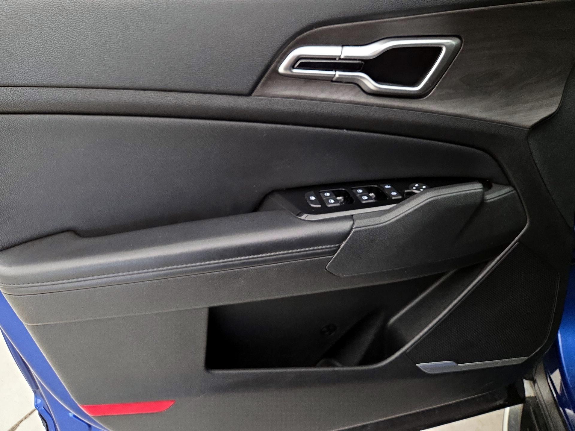 Thumbnail: 2023 Kia Sportage - 12