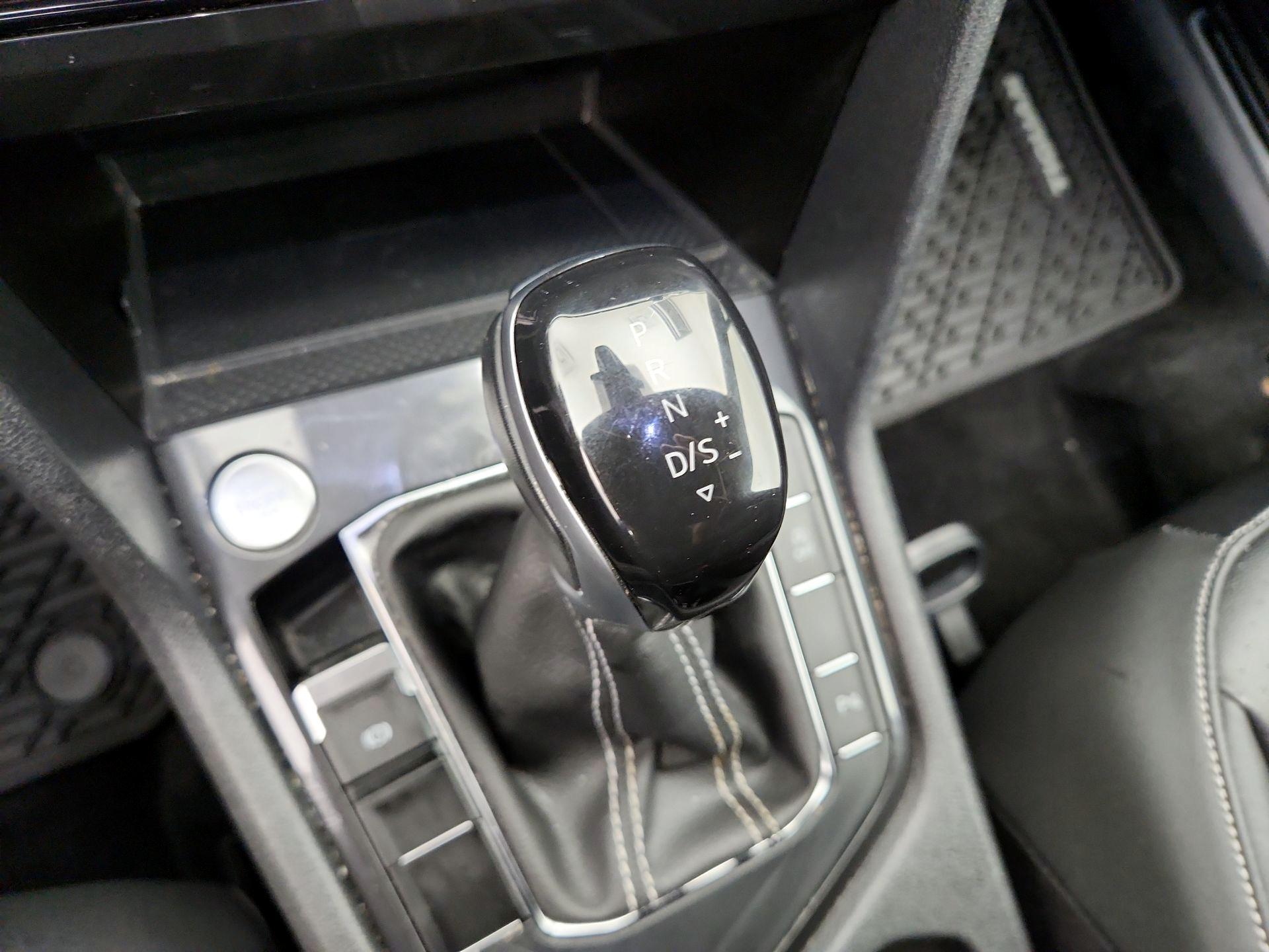 Thumbnail: 2023 Volkswagen Tiguan - 17