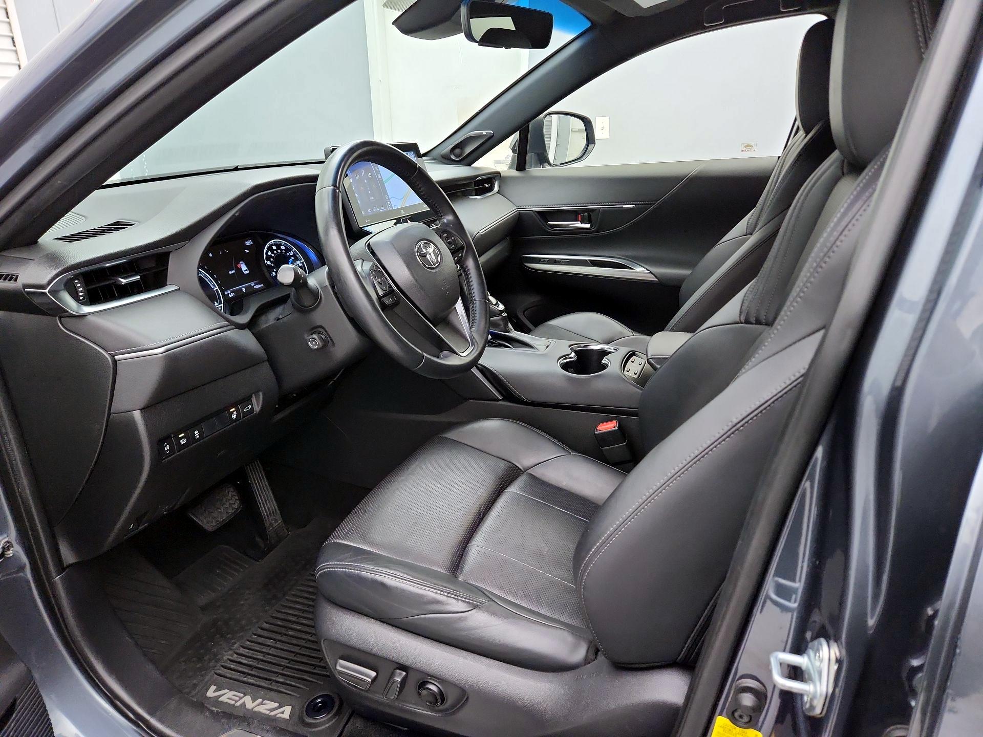 Thumbnail: 2021 Toyota Venza - 11
