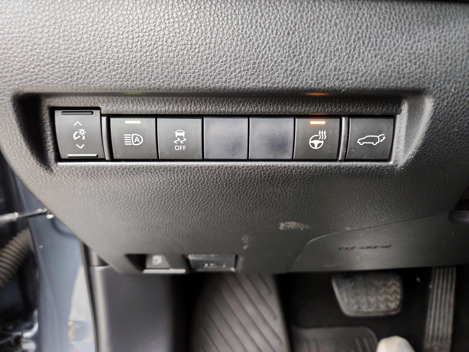 Thumbnail: 2021 Toyota Venza - 13