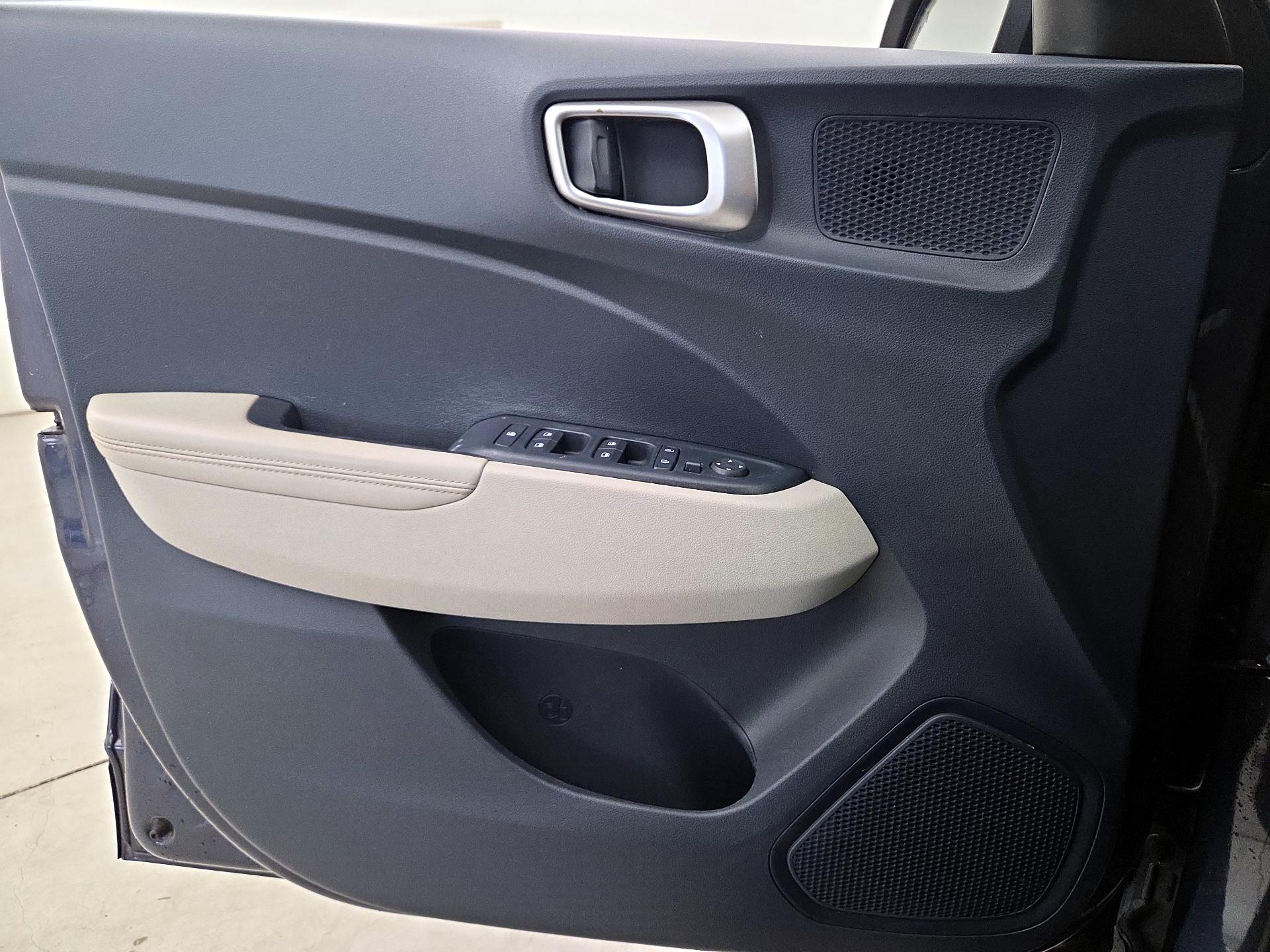 Thumbnail: 2023 Hyundai Venue - 12