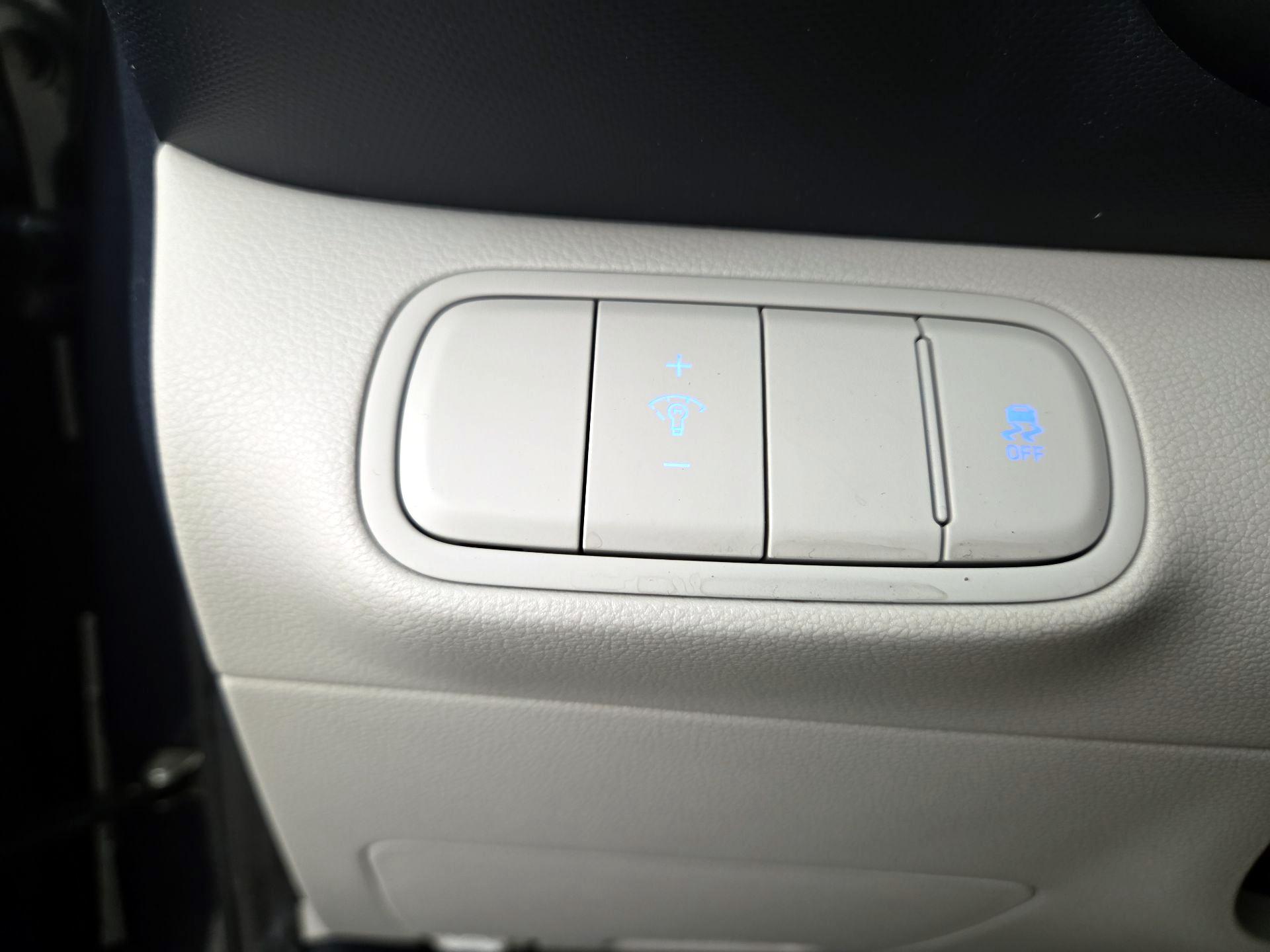 Thumbnail: 2023 Hyundai Venue - 13