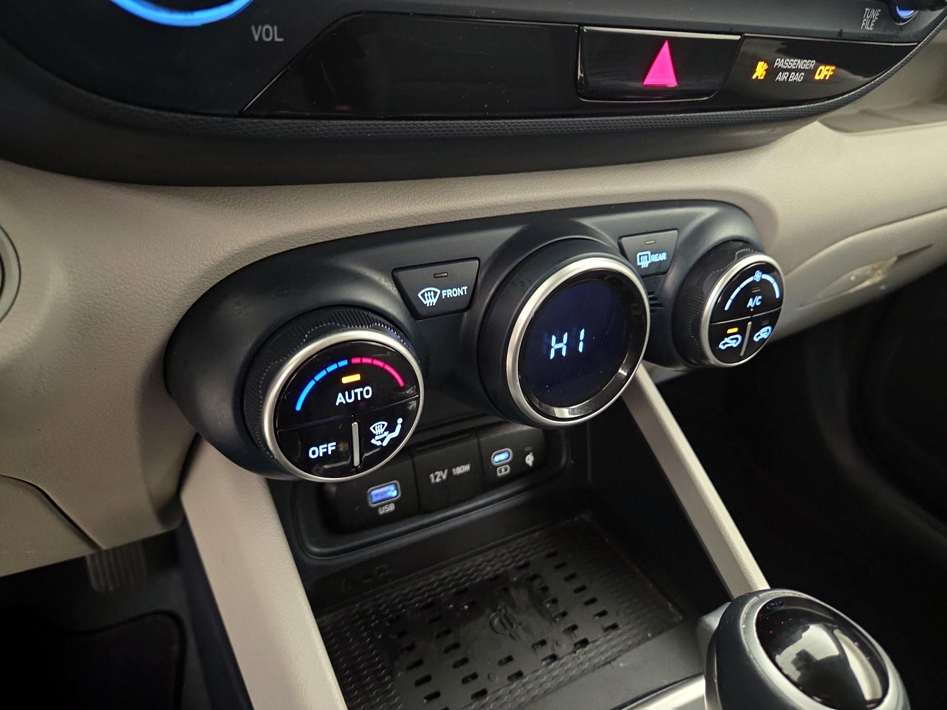 Thumbnail: 2023 Hyundai Venue - 16