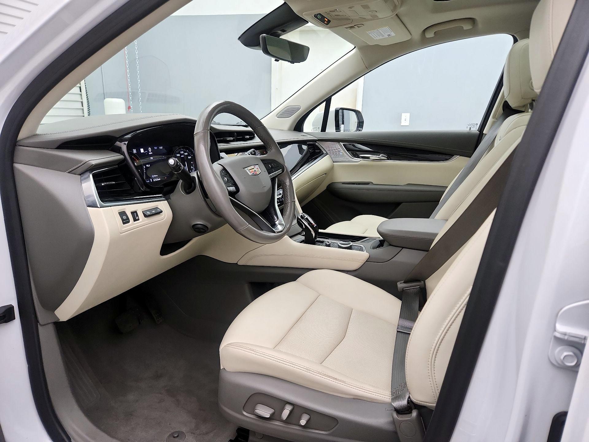 Thumbnail: 2022 Cadillac XT6 - 11