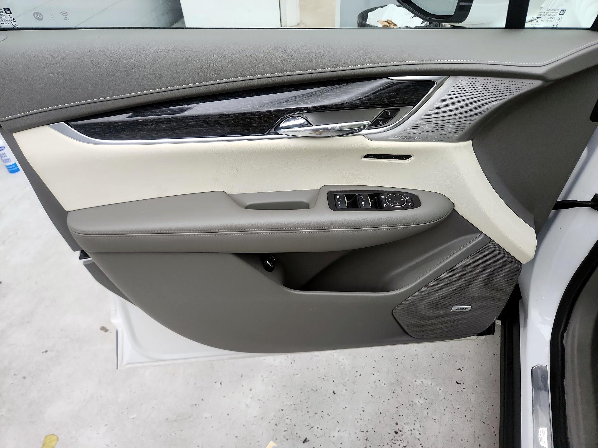 Thumbnail: 2022 Cadillac XT6 - 12