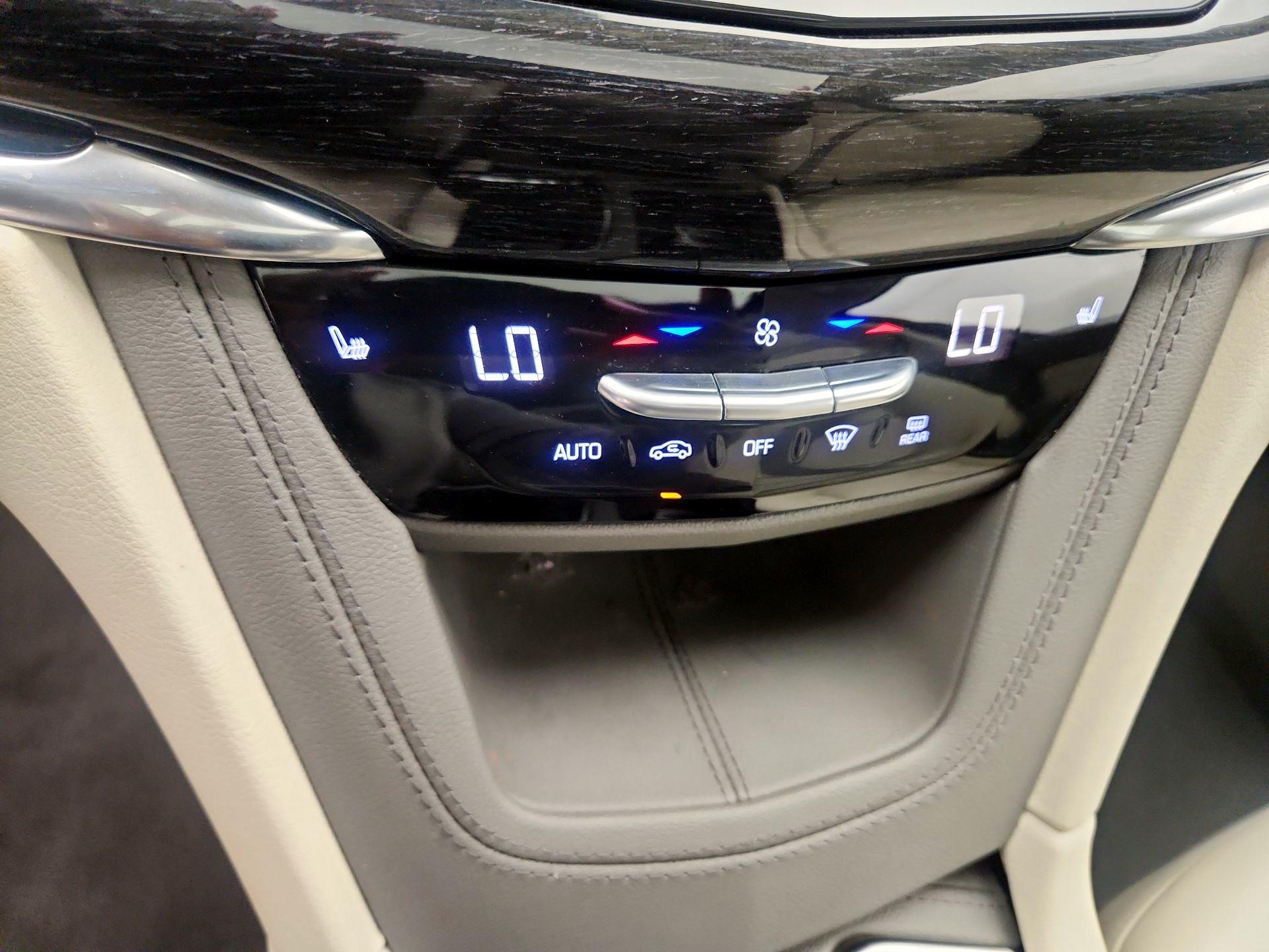 Thumbnail: 2022 Cadillac XT6 - 17