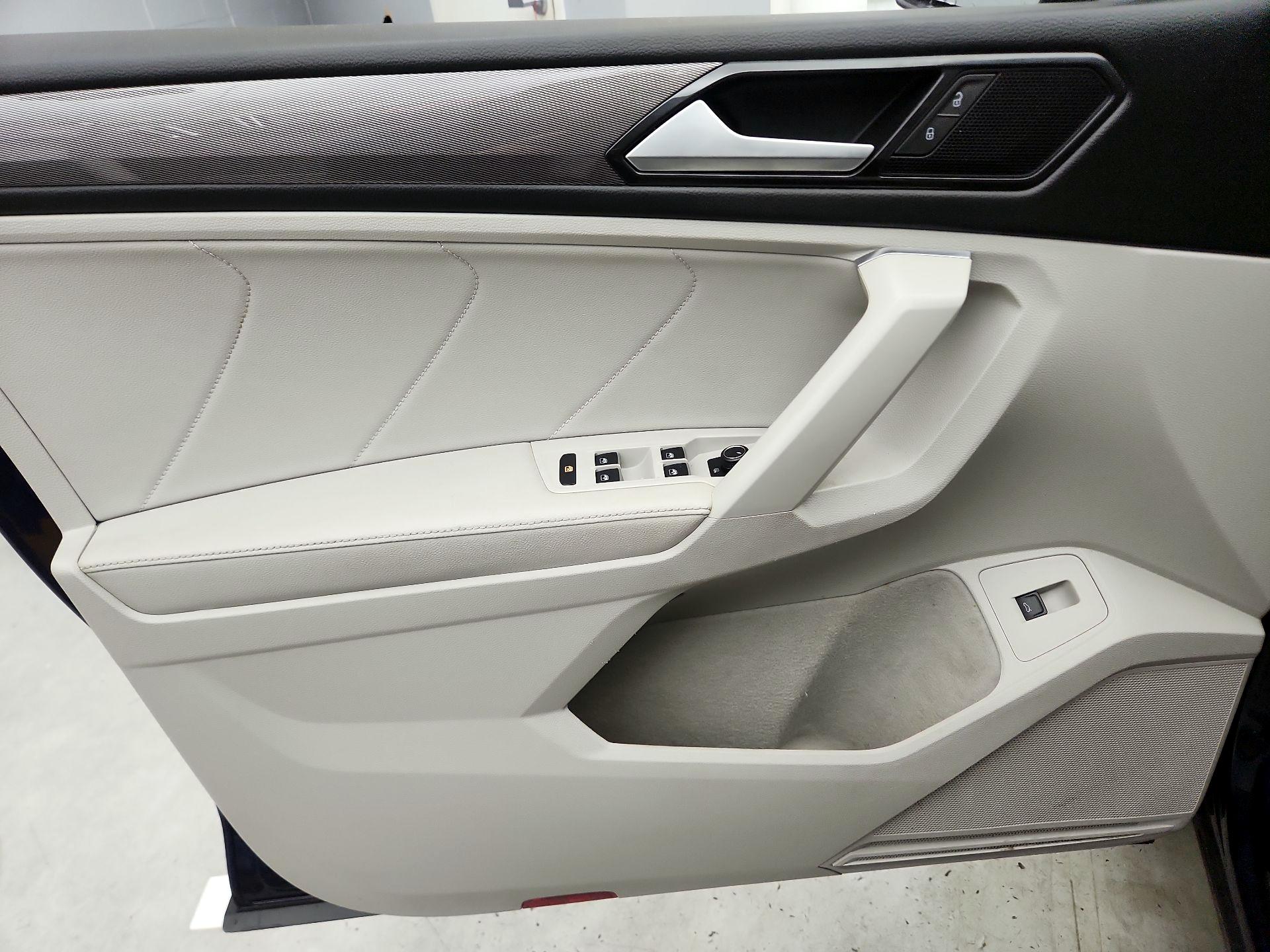 Thumbnail: 2022 Volkswagen Tiguan - 12