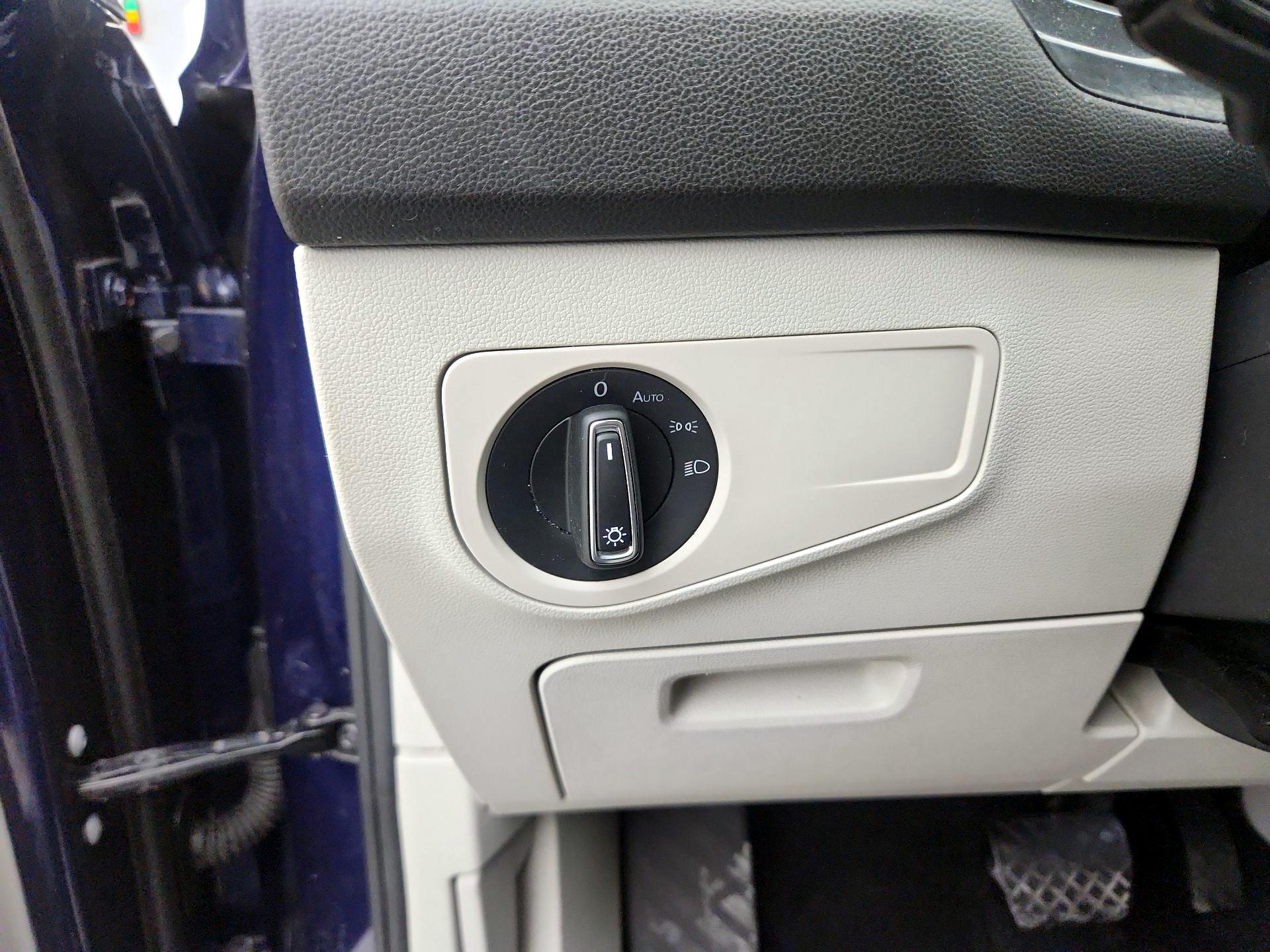 Thumbnail: 2022 Volkswagen Tiguan - 13