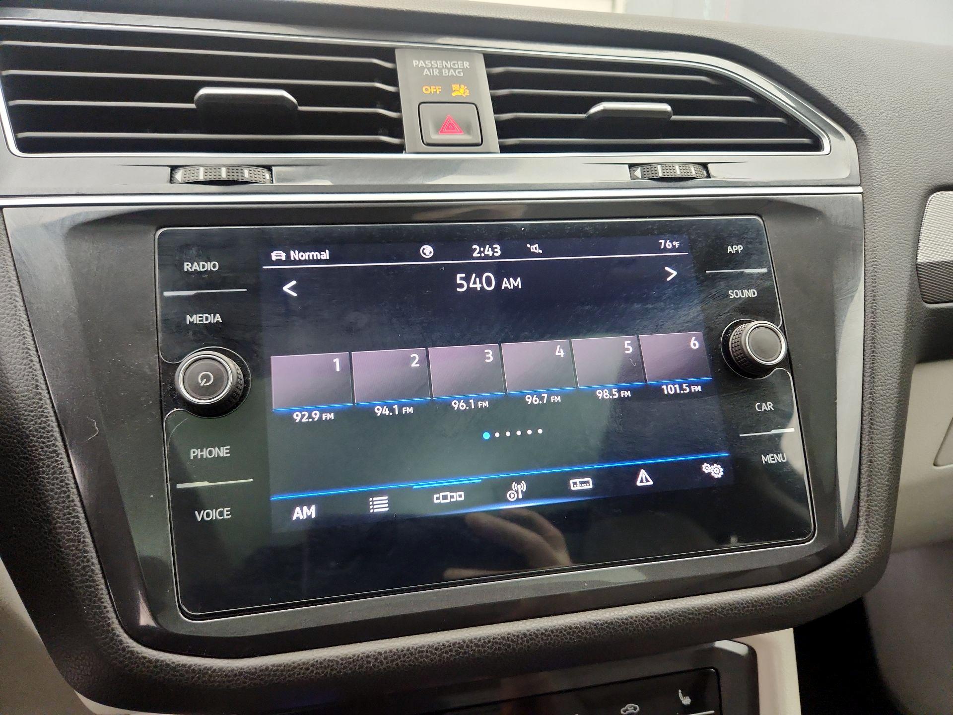 Thumbnail: 2022 Volkswagen Tiguan - 15