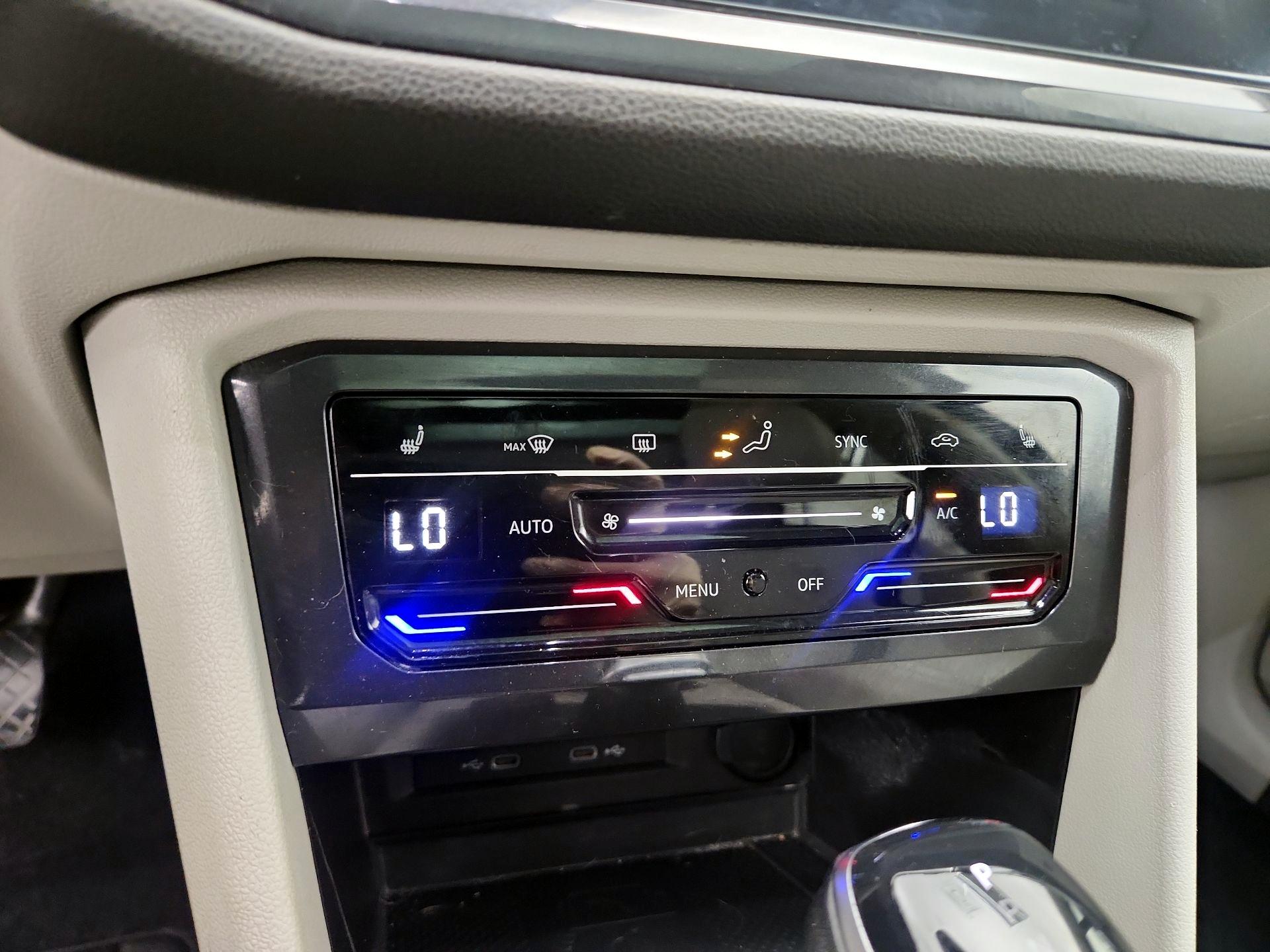 Thumbnail: 2022 Volkswagen Tiguan - 16