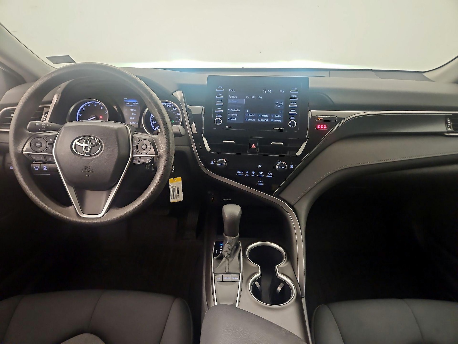 2023 Toyota Camry LE - Photo 10