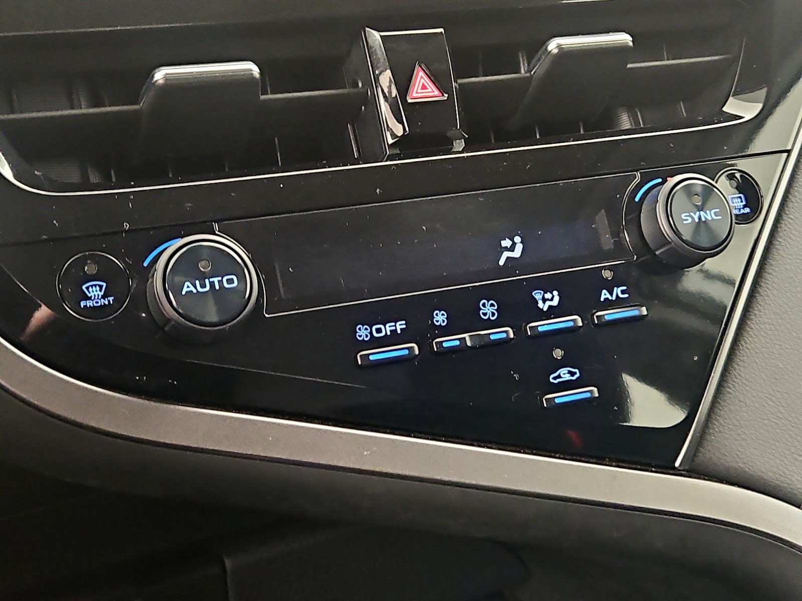 2023 Toyota Camry LE - Photo 17