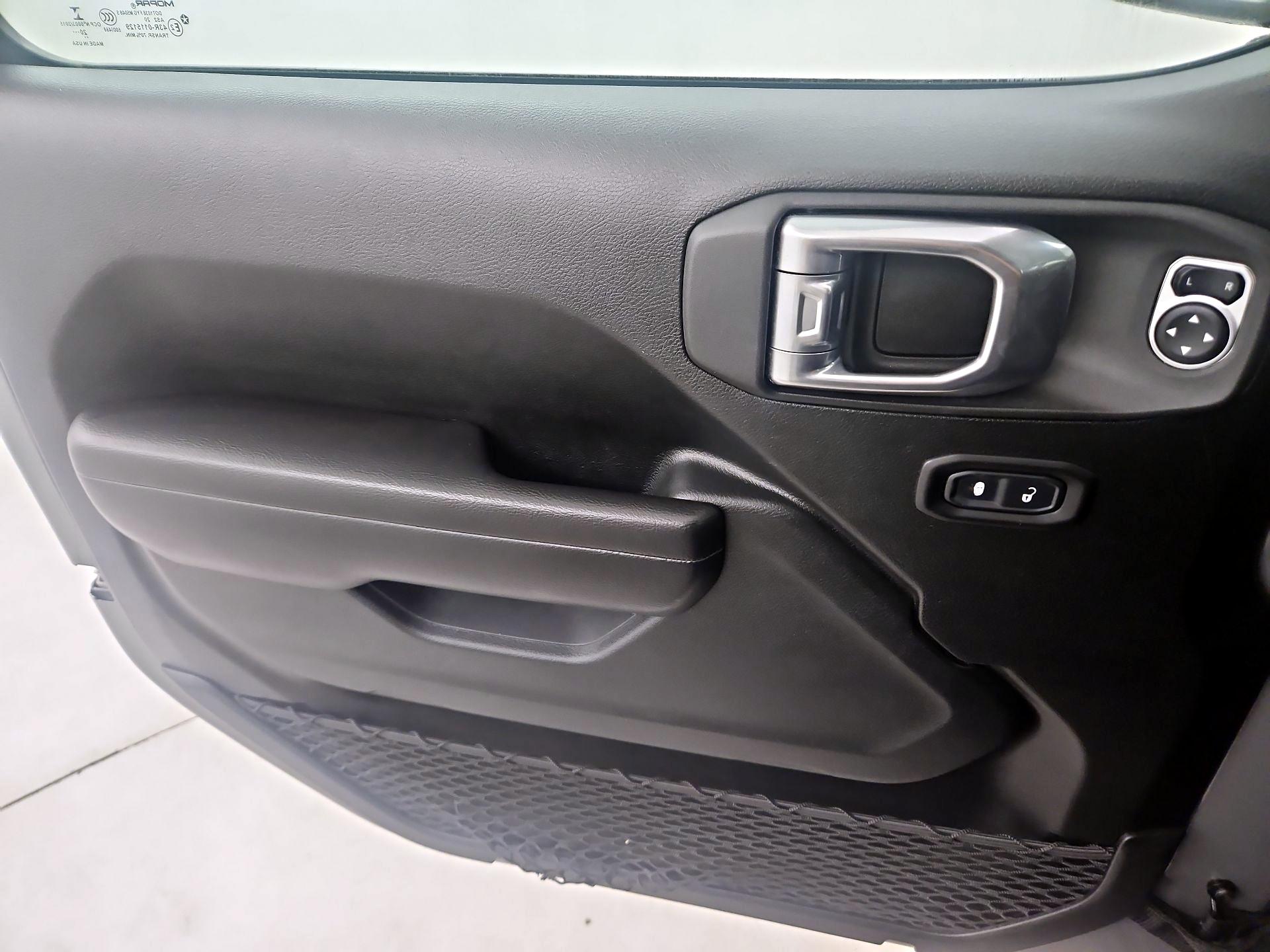 Thumbnail: 2021 Jeep Gladiator - 12