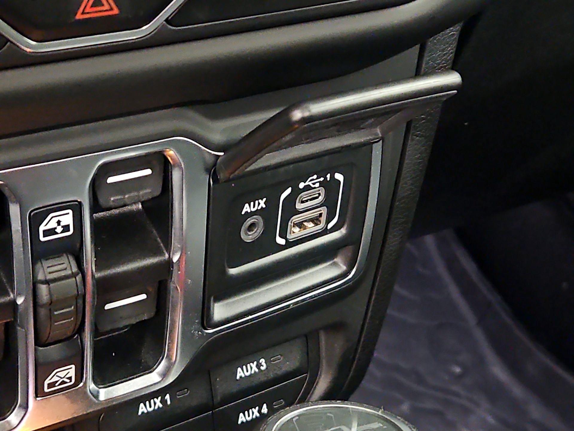 Thumbnail: 2021 Jeep Gladiator - 18