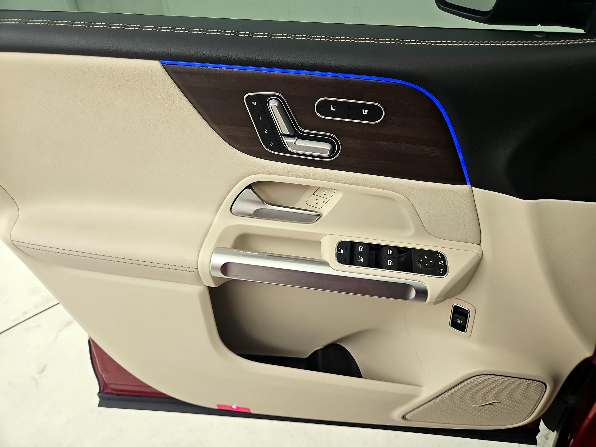 Thumbnail: 2021 Mercedes-Benz GLB - 12