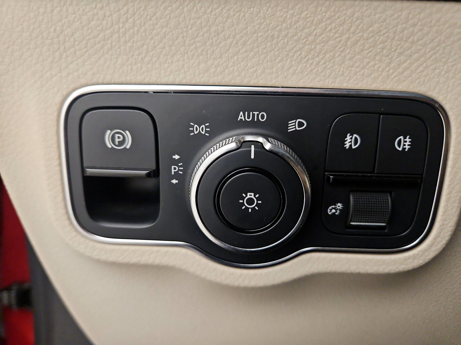 Thumbnail: 2021 Mercedes-Benz GLB - 13