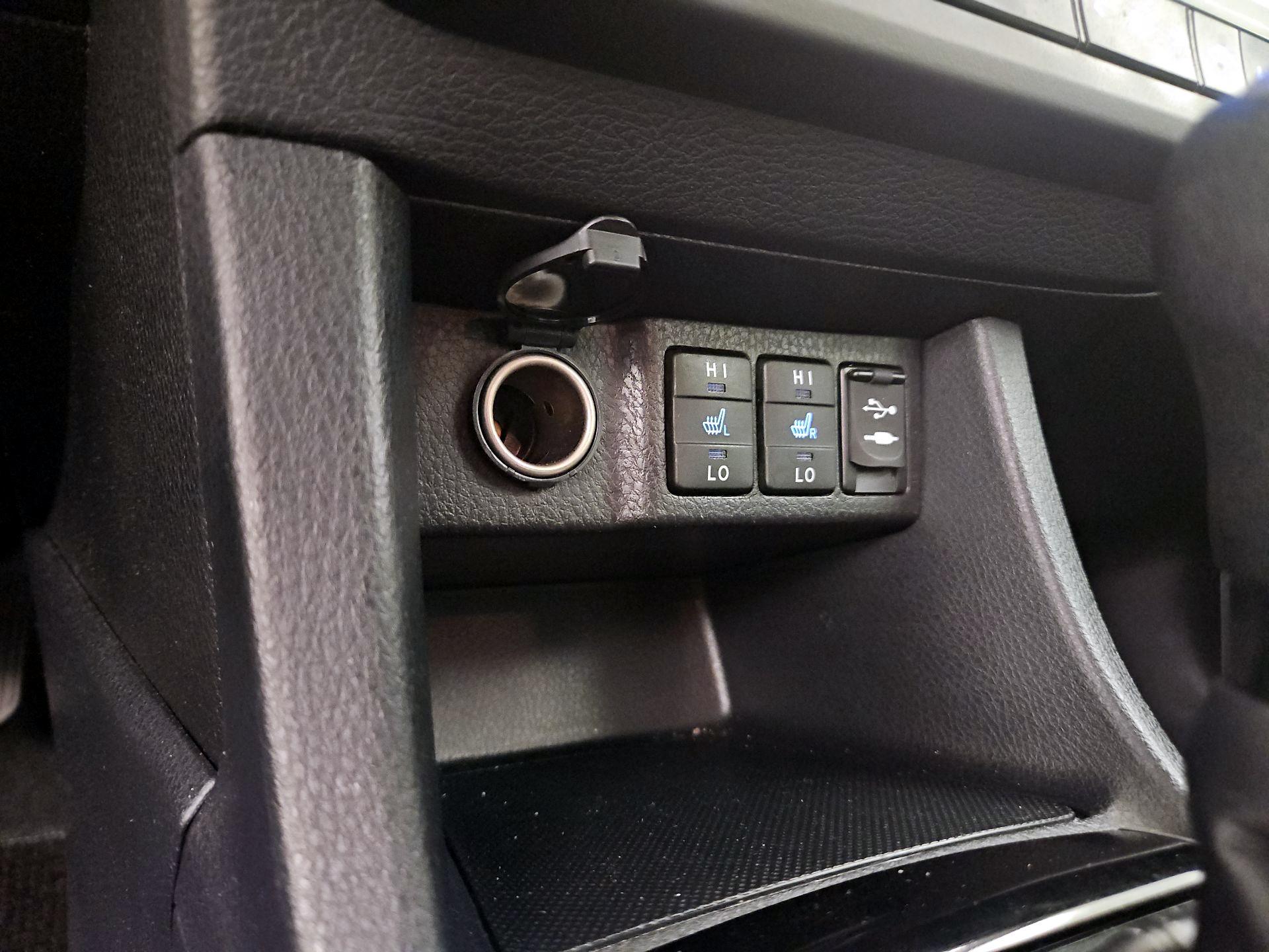 Thumbnail: 2016 Toyota Corolla - 18