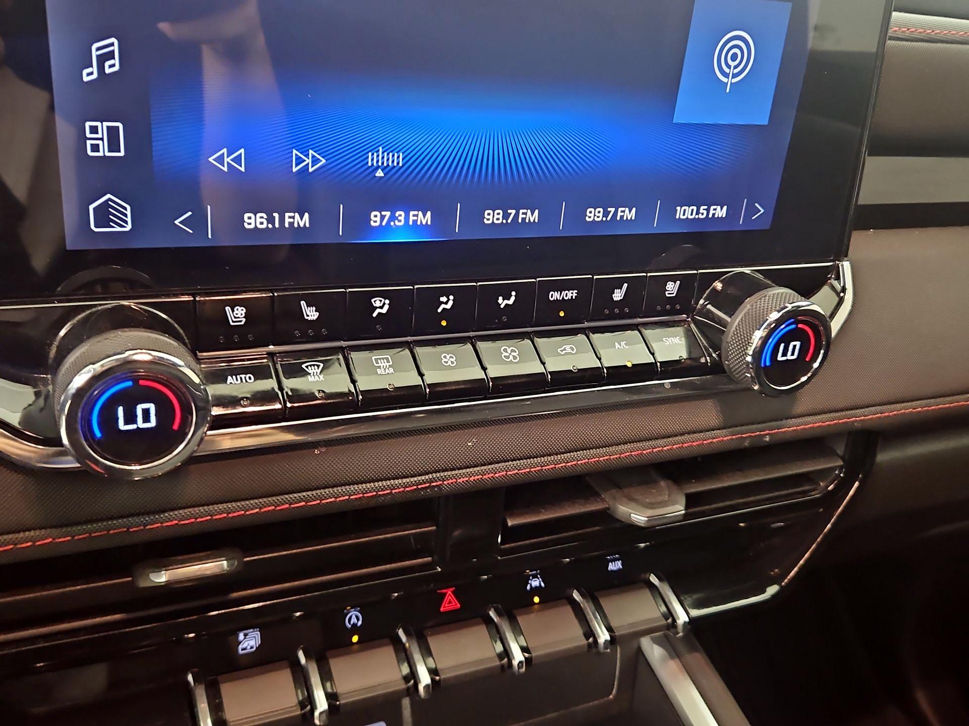 Thumbnail: 2023 Chevrolet Colorado - 16