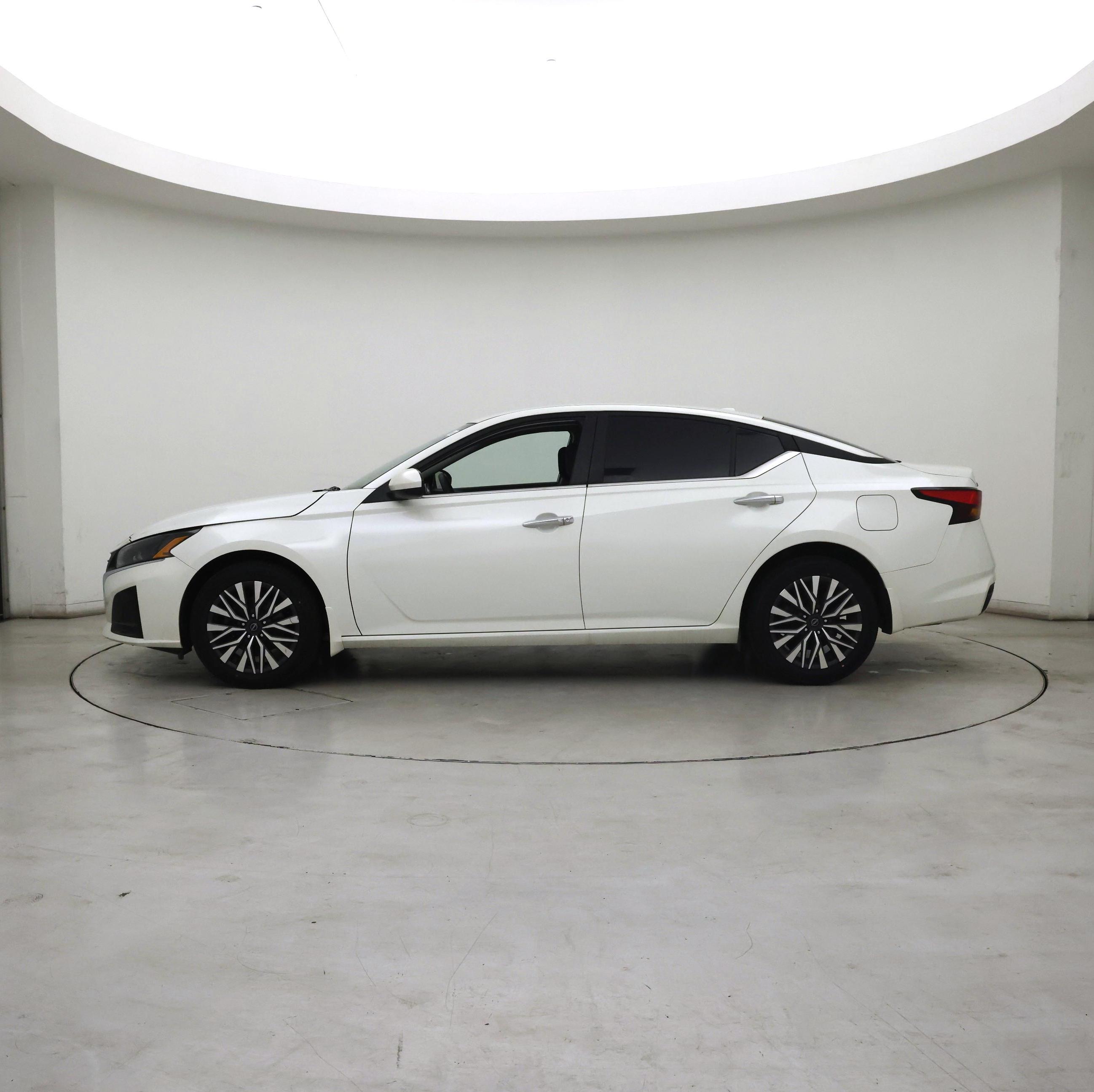 Thumbnail: 2023 Nissan Altima - 3