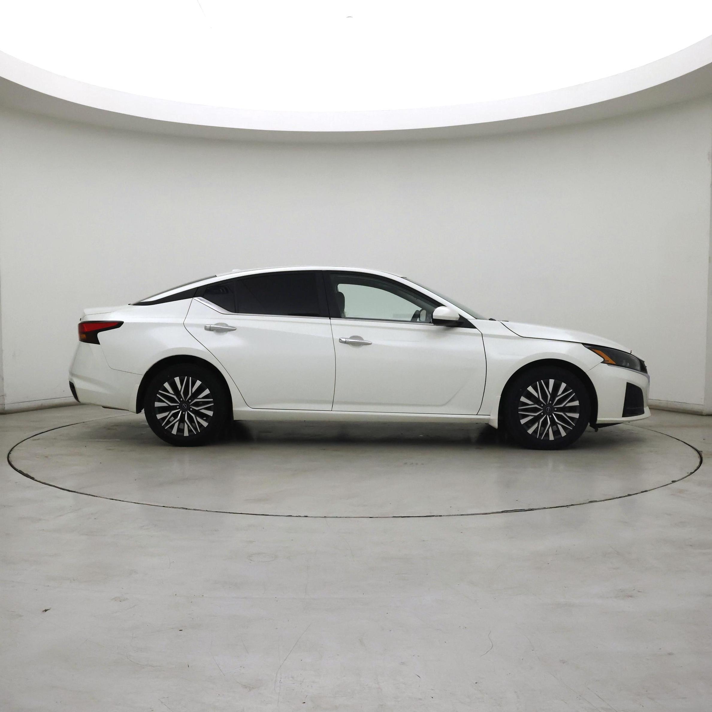 Thumbnail: 2023 Nissan Altima - 7