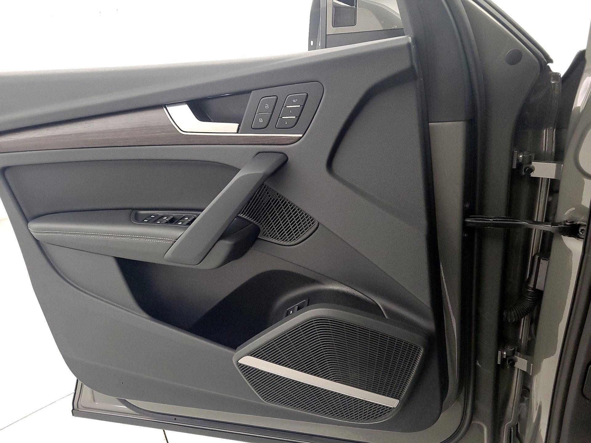 Thumbnail: 2023 Audi Q5 - 12