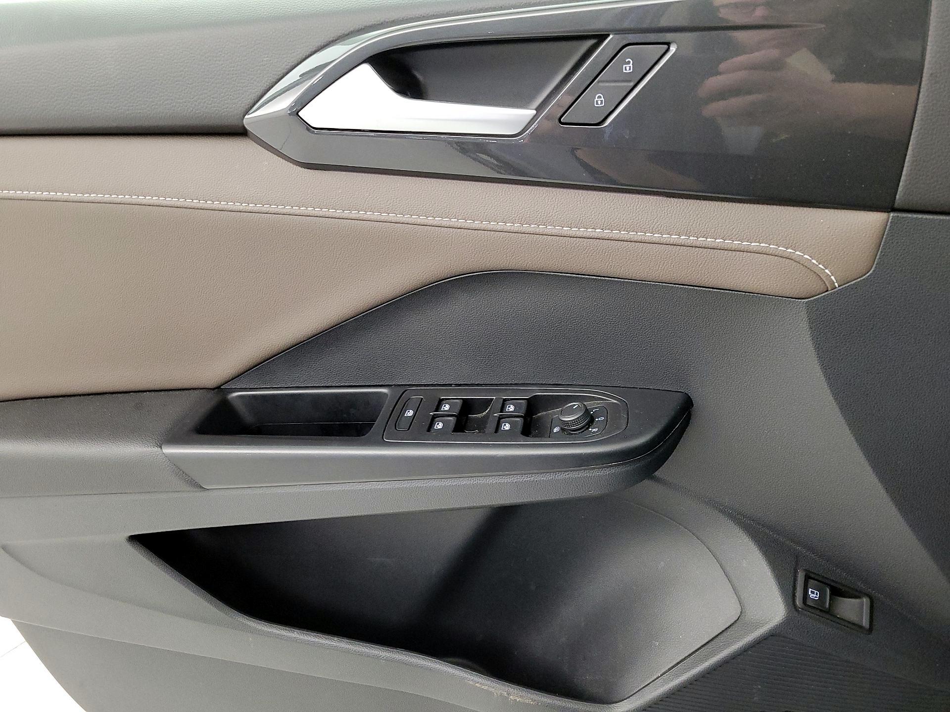 Thumbnail: 2023 Volkswagen Taos - 12