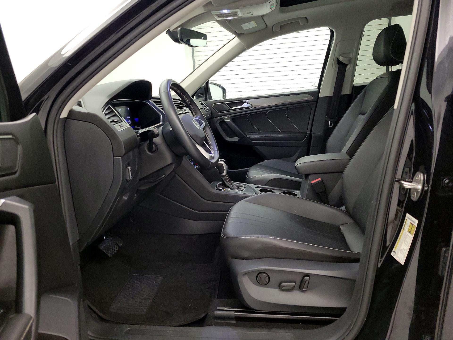 Thumbnail: 2023 Volkswagen Tiguan - 11