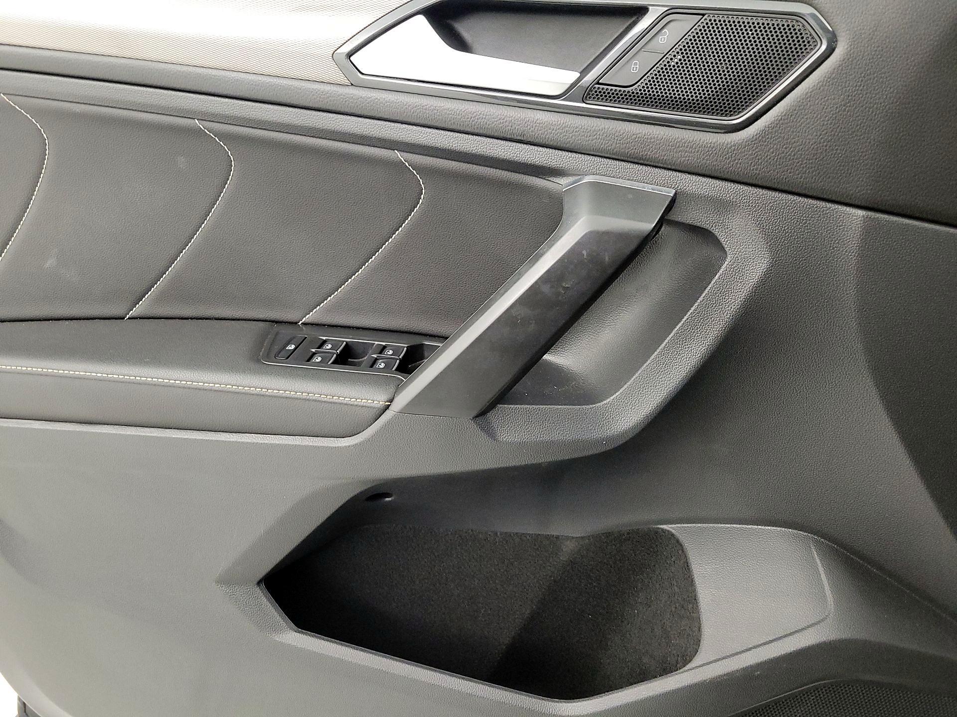 Thumbnail: 2023 Volkswagen Tiguan - 12