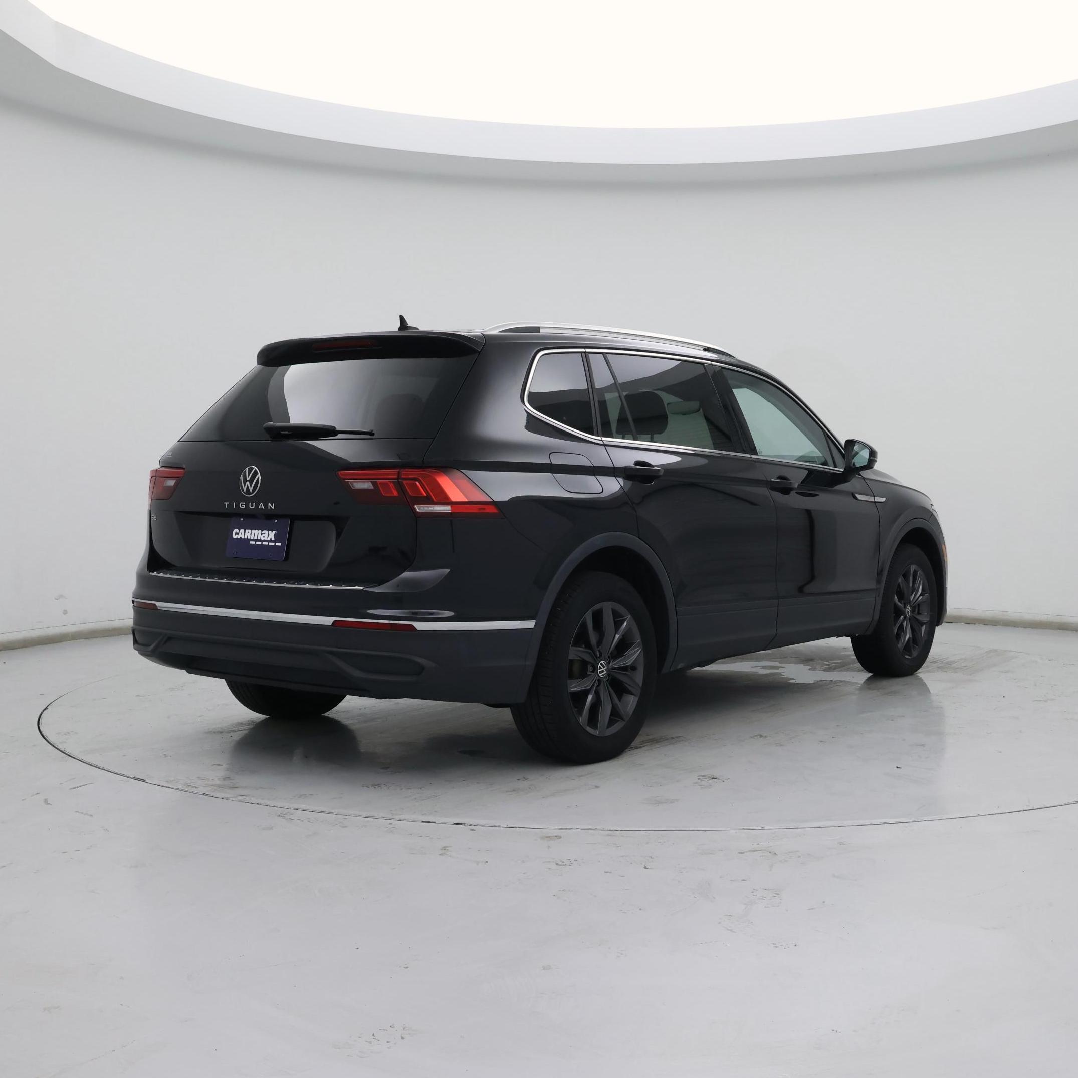 Thumbnail: 2023 Volkswagen Tiguan - 8