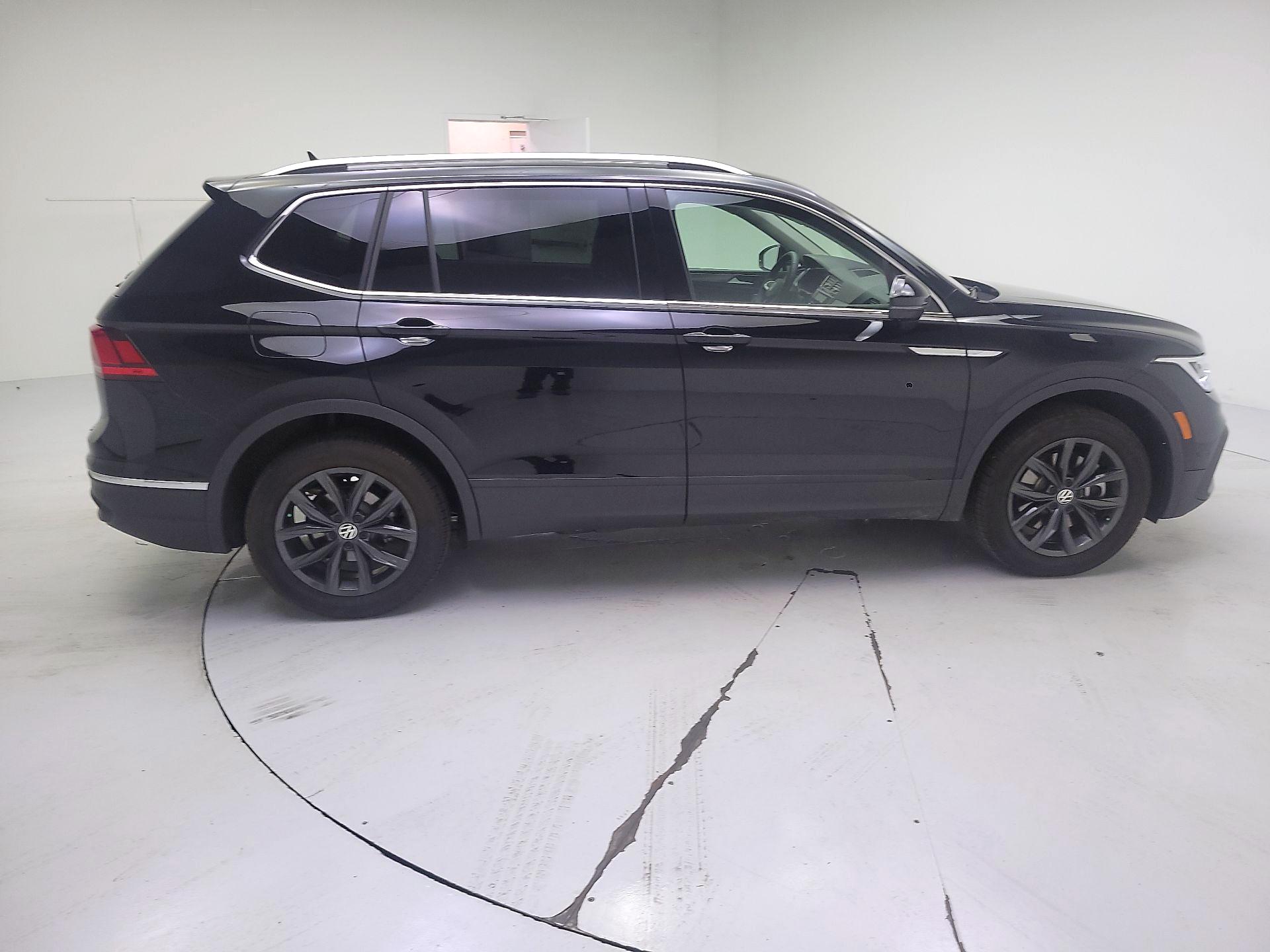 Thumbnail: 2024 Volkswagen Tiguan - 4