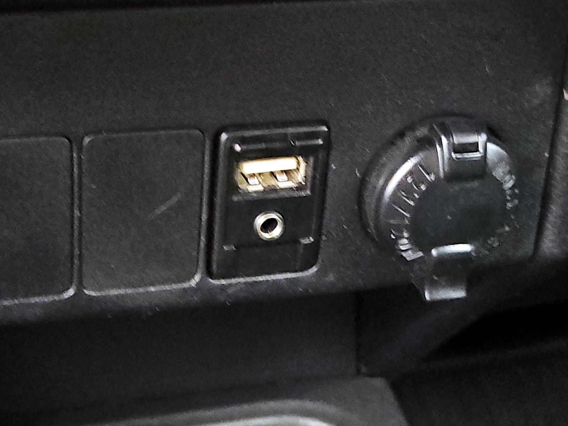 Thumbnail: 2017 Toyota RAV4 - 18