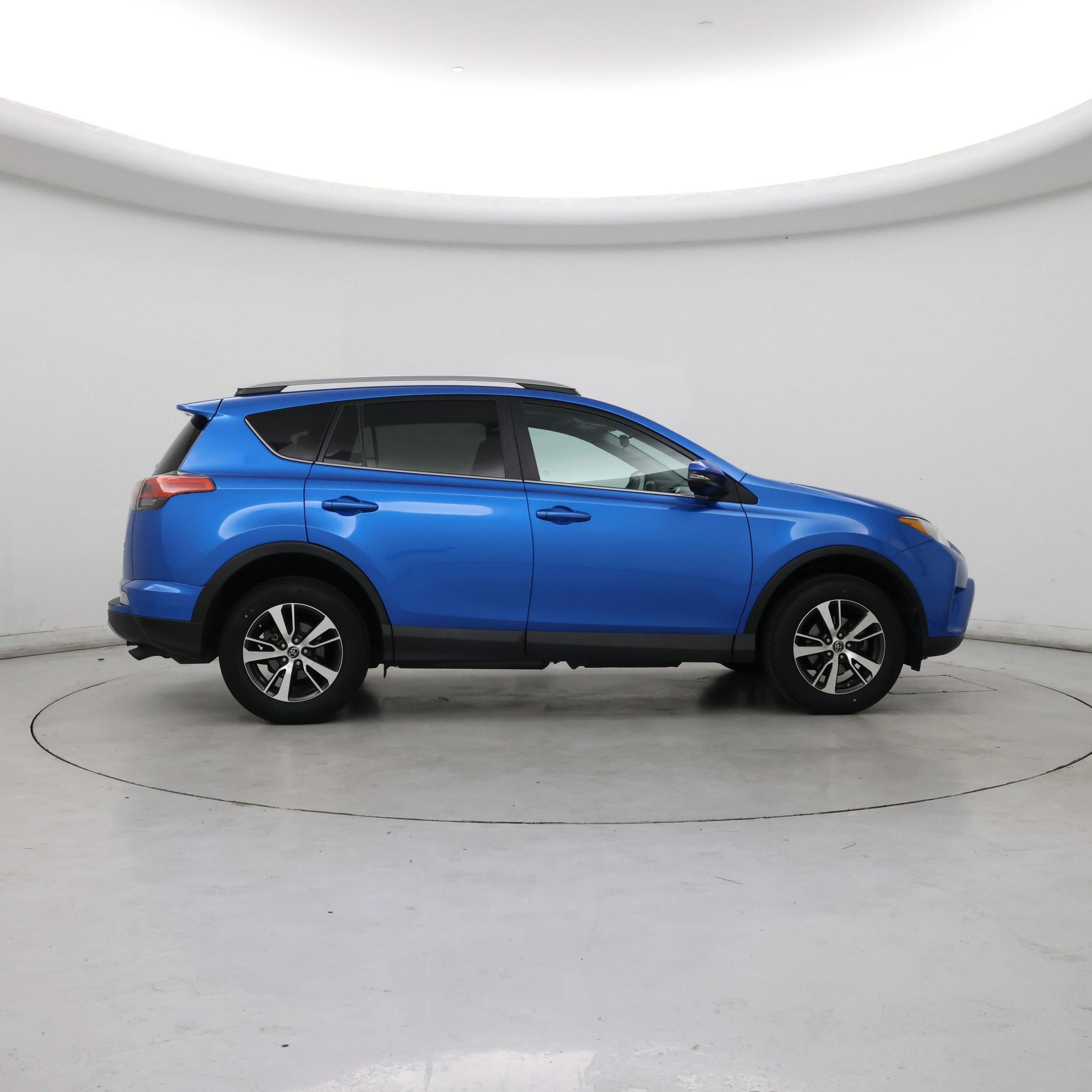 Thumbnail: 2017 Toyota RAV4 - 7
