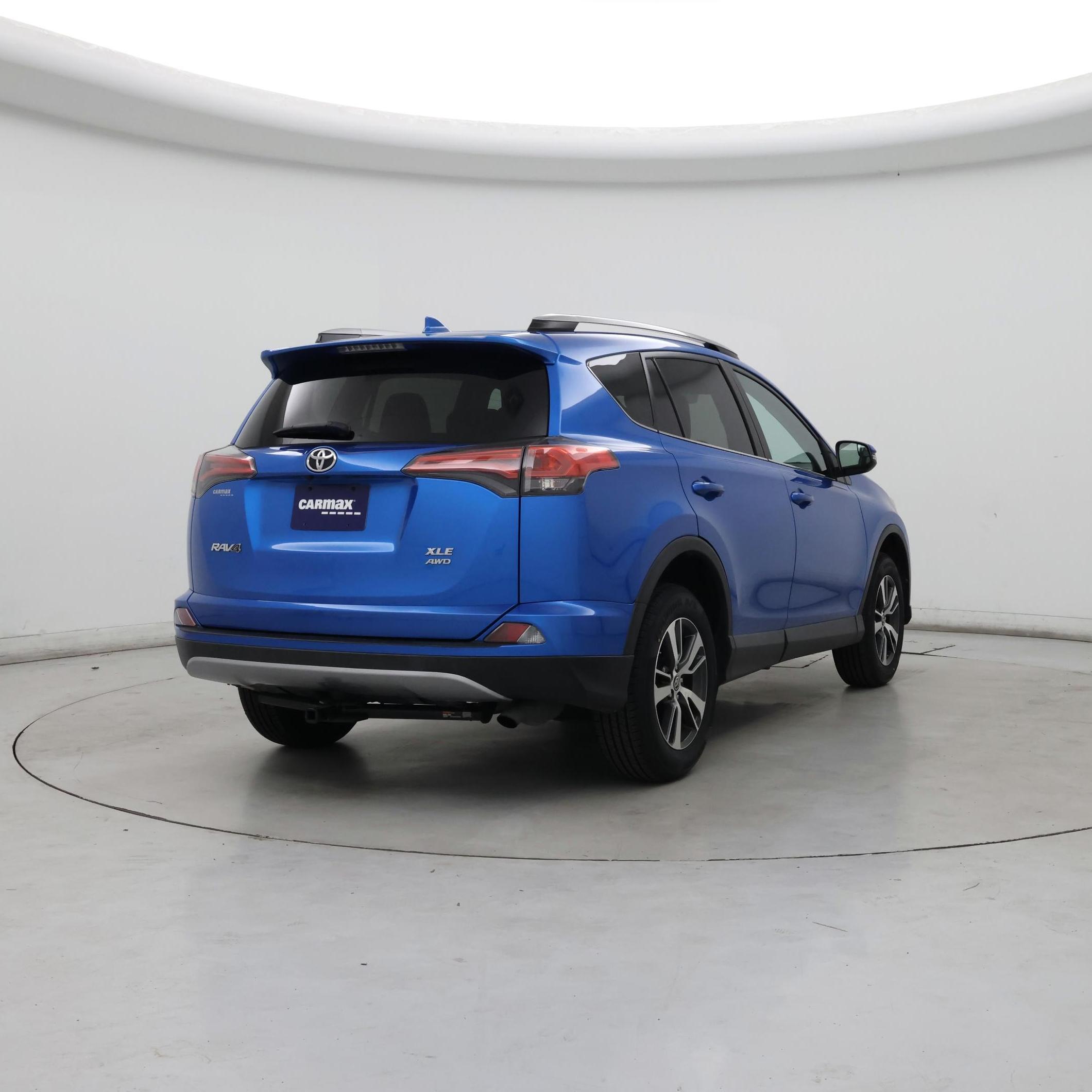 Thumbnail: 2017 Toyota RAV4 - 8