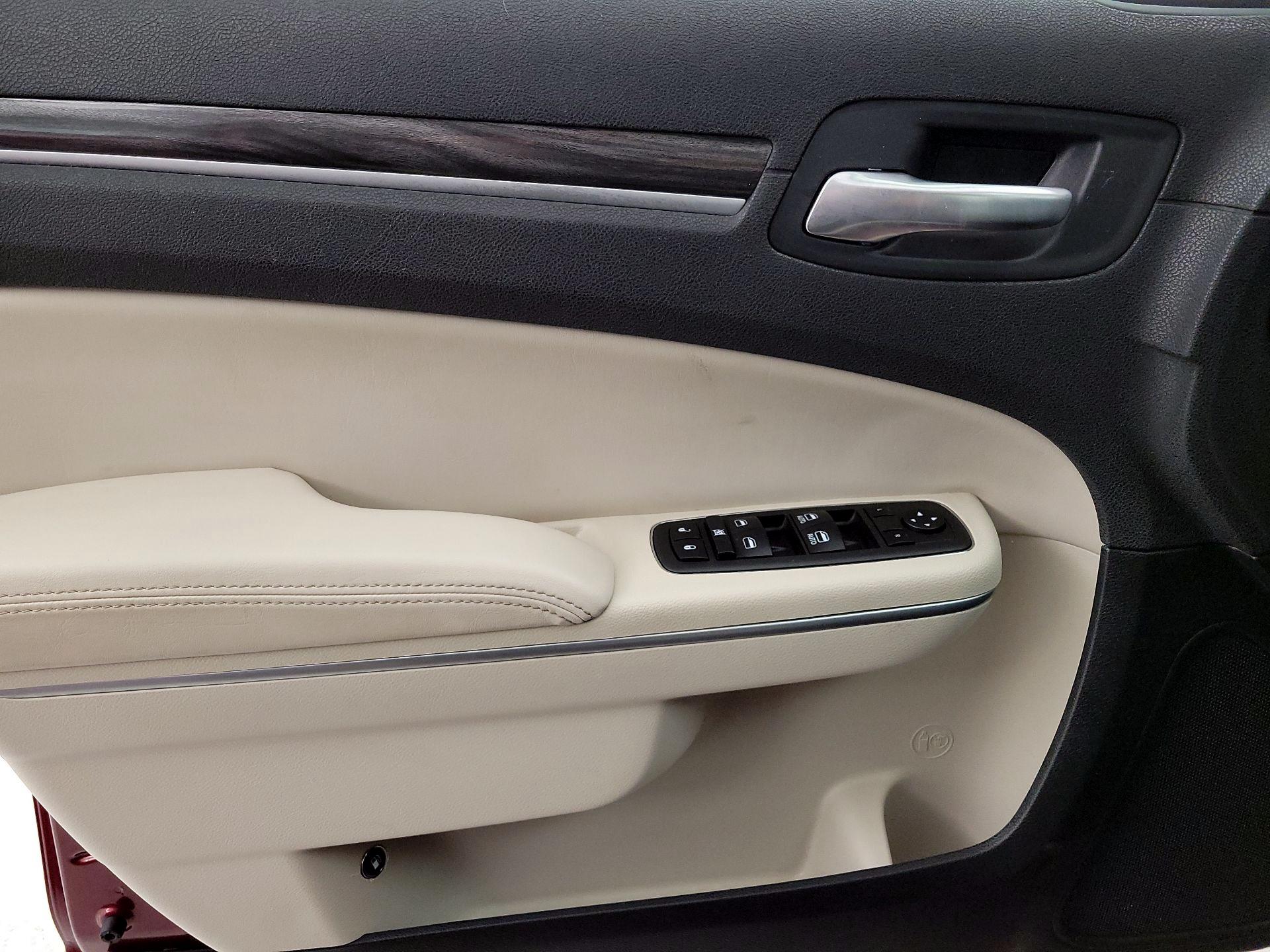 Thumbnail: 2022 Chrysler 300 - 12