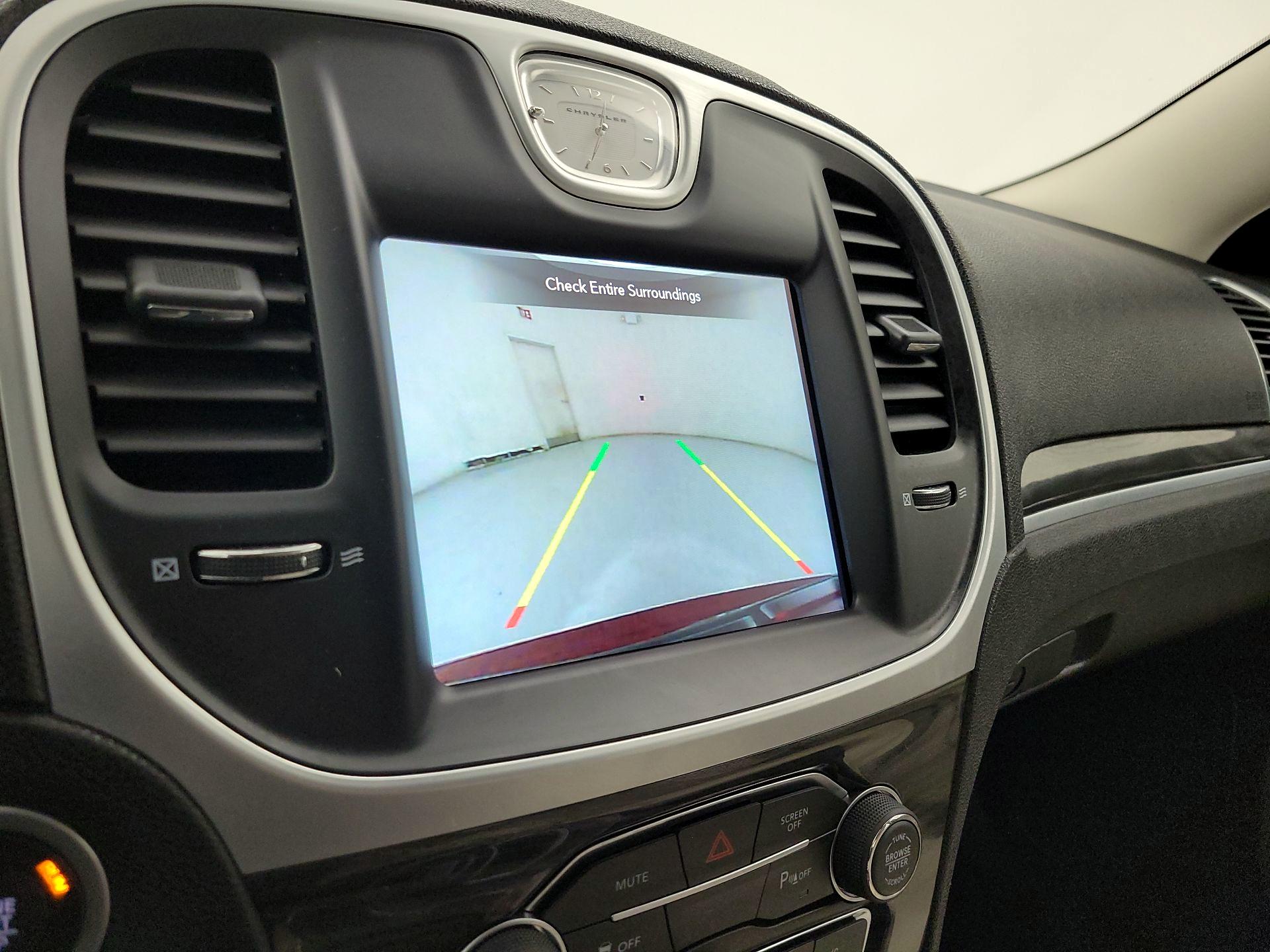 Thumbnail: 2022 Chrysler 300 - 14