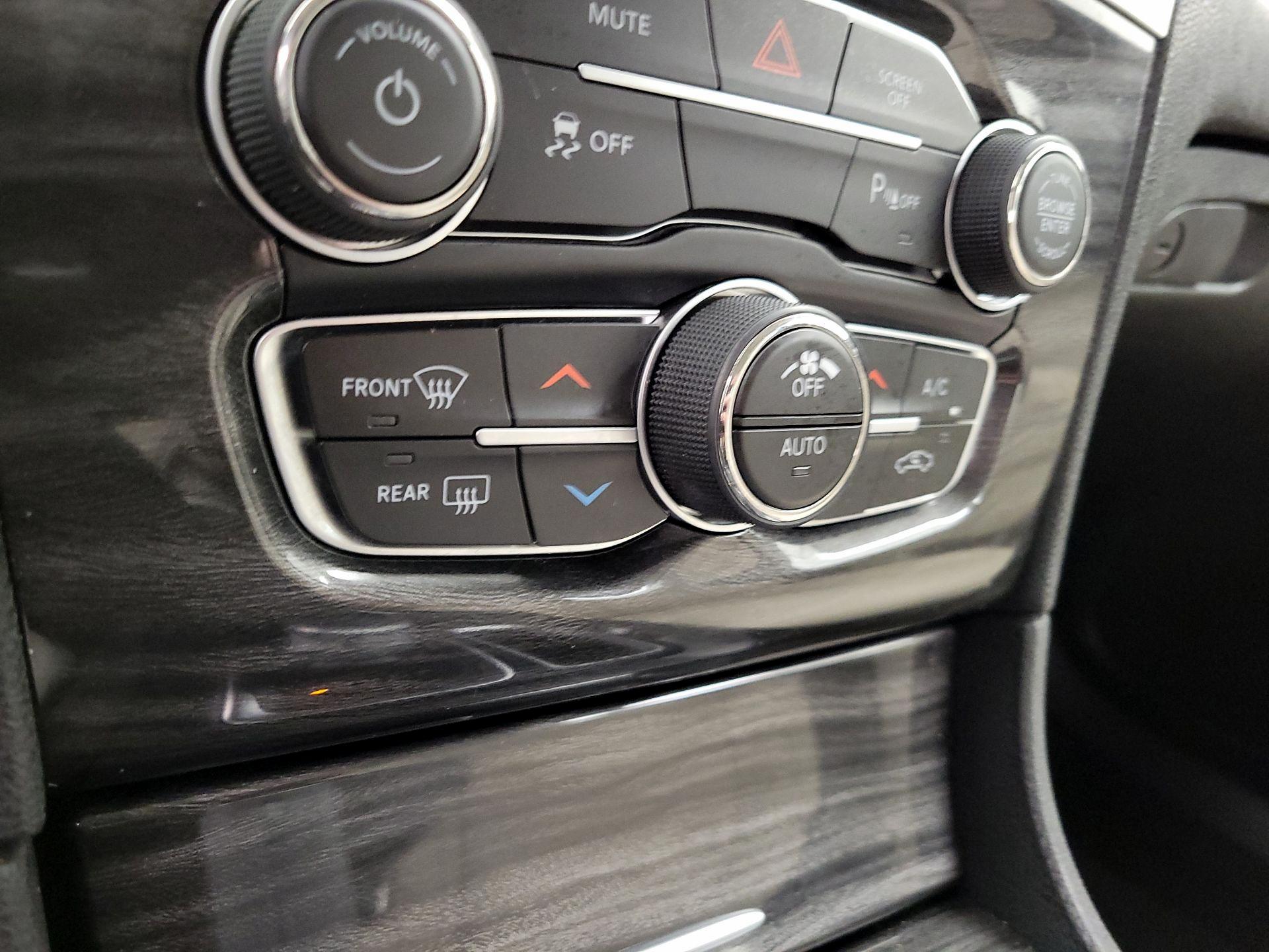 Thumbnail: 2022 Chrysler 300 - 16