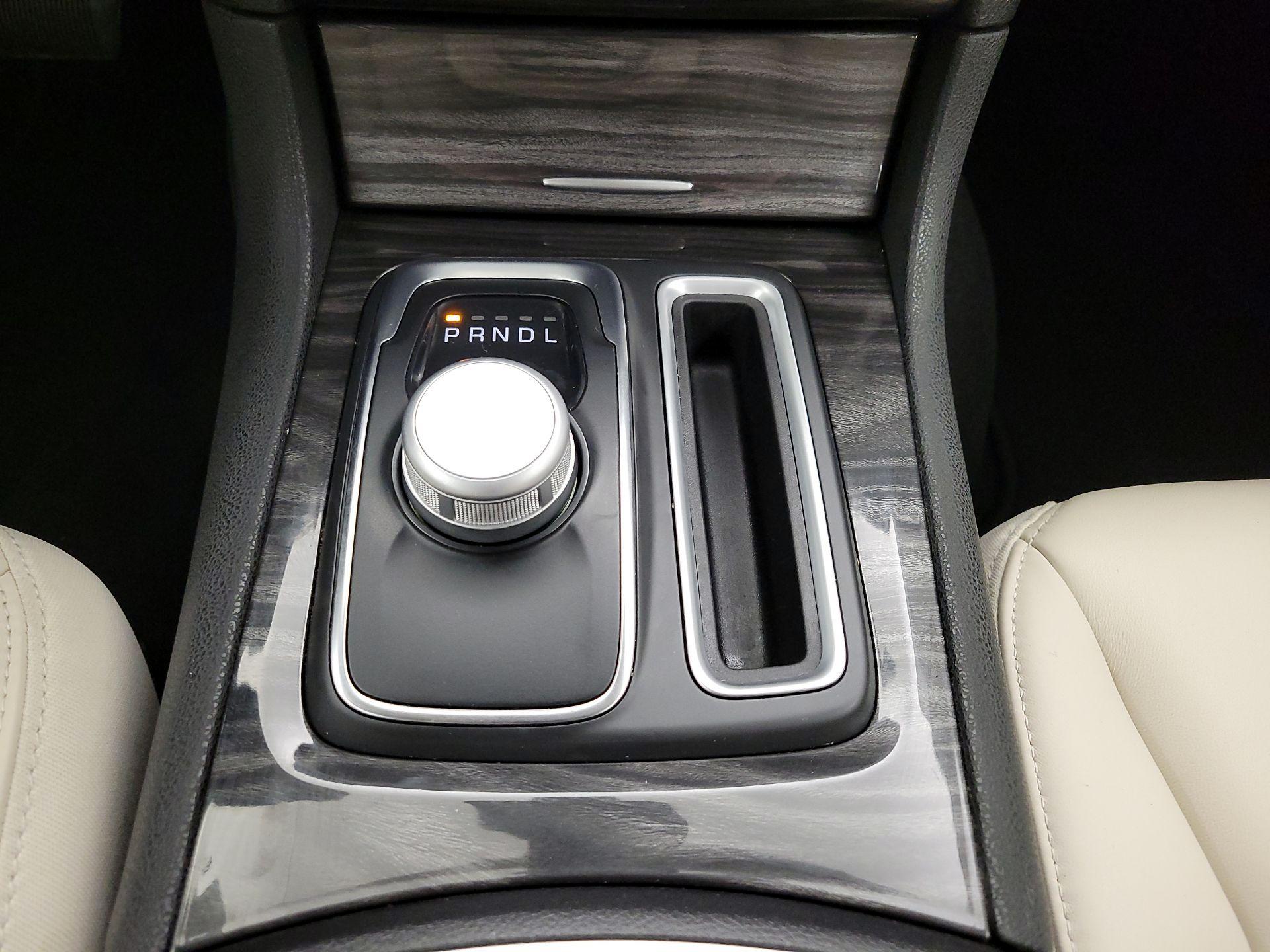 Thumbnail: 2022 Chrysler 300 - 17