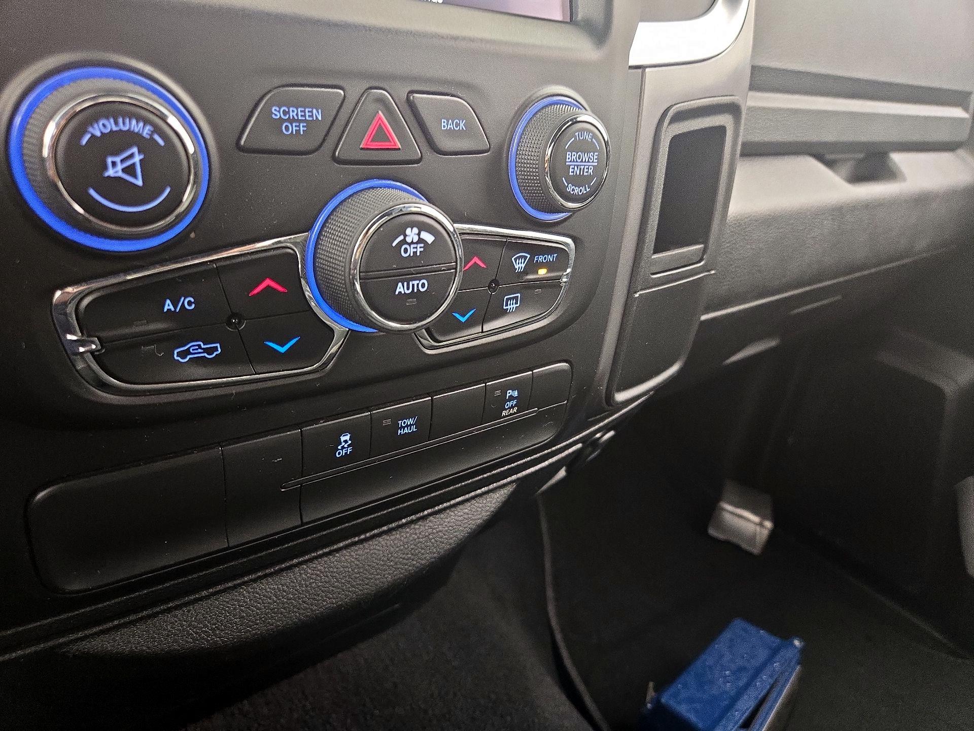 Thumbnail: 2021 RAM 1500 Classic - 16