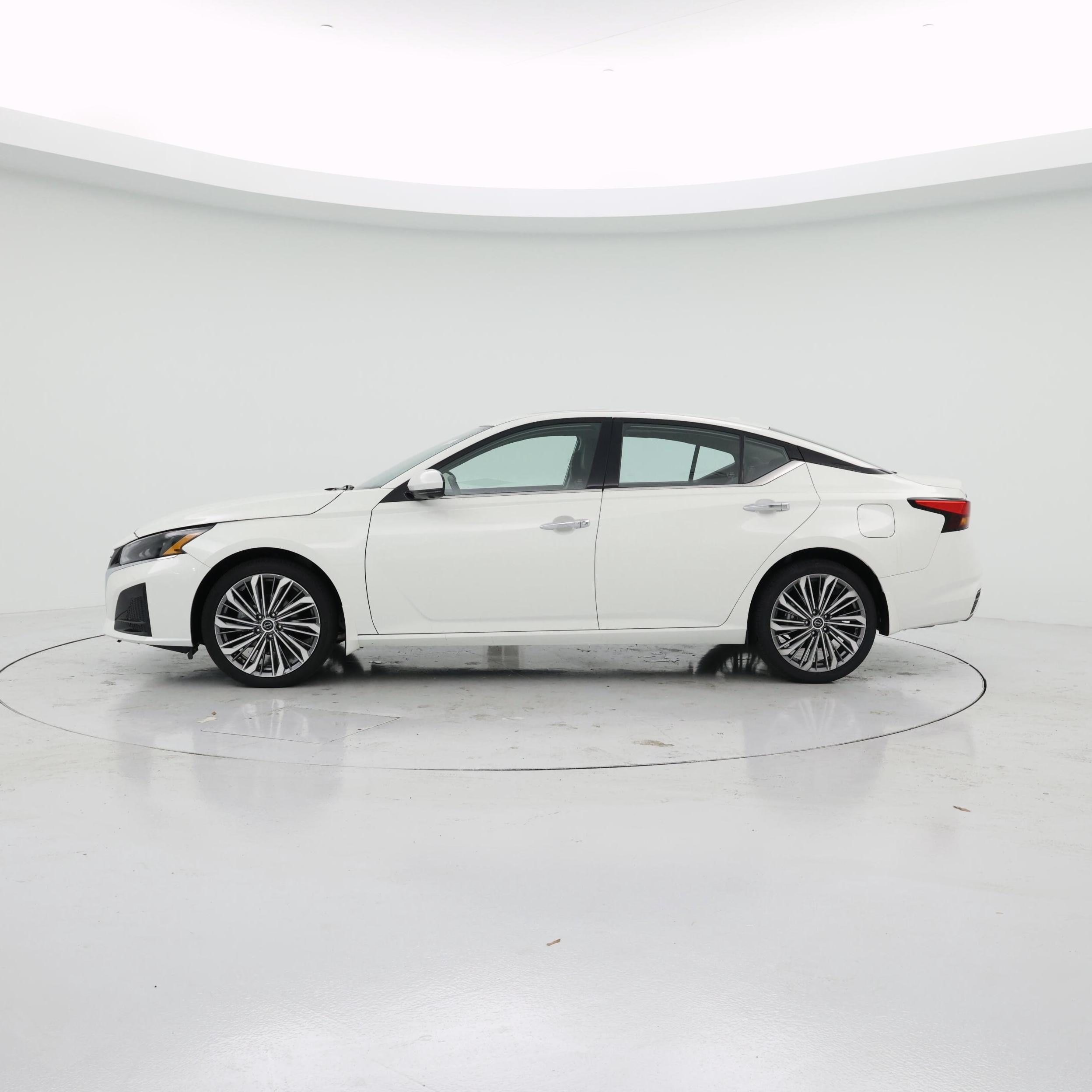 Thumbnail: 2023 Nissan Altima - 3