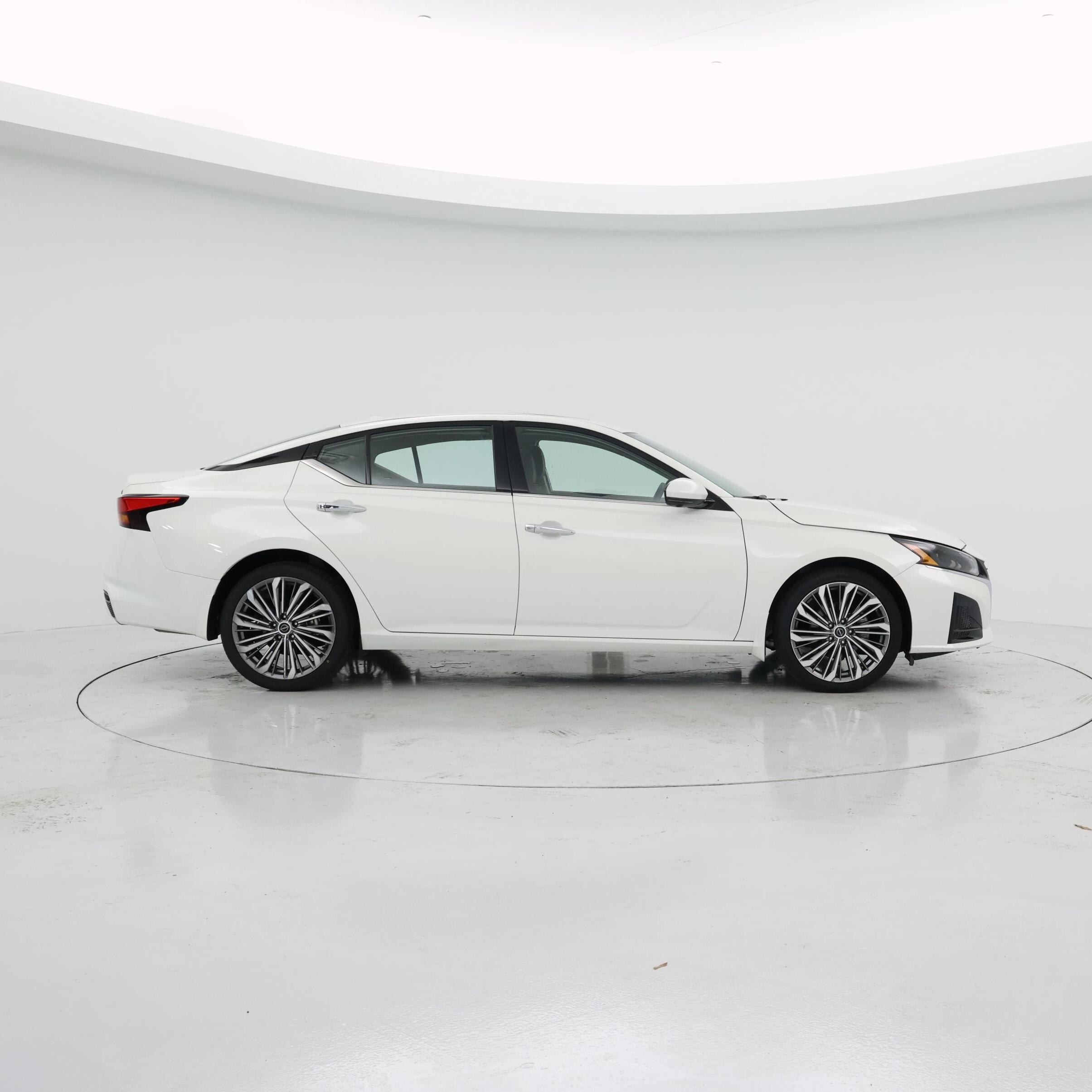 Thumbnail: 2023 Nissan Altima - 7