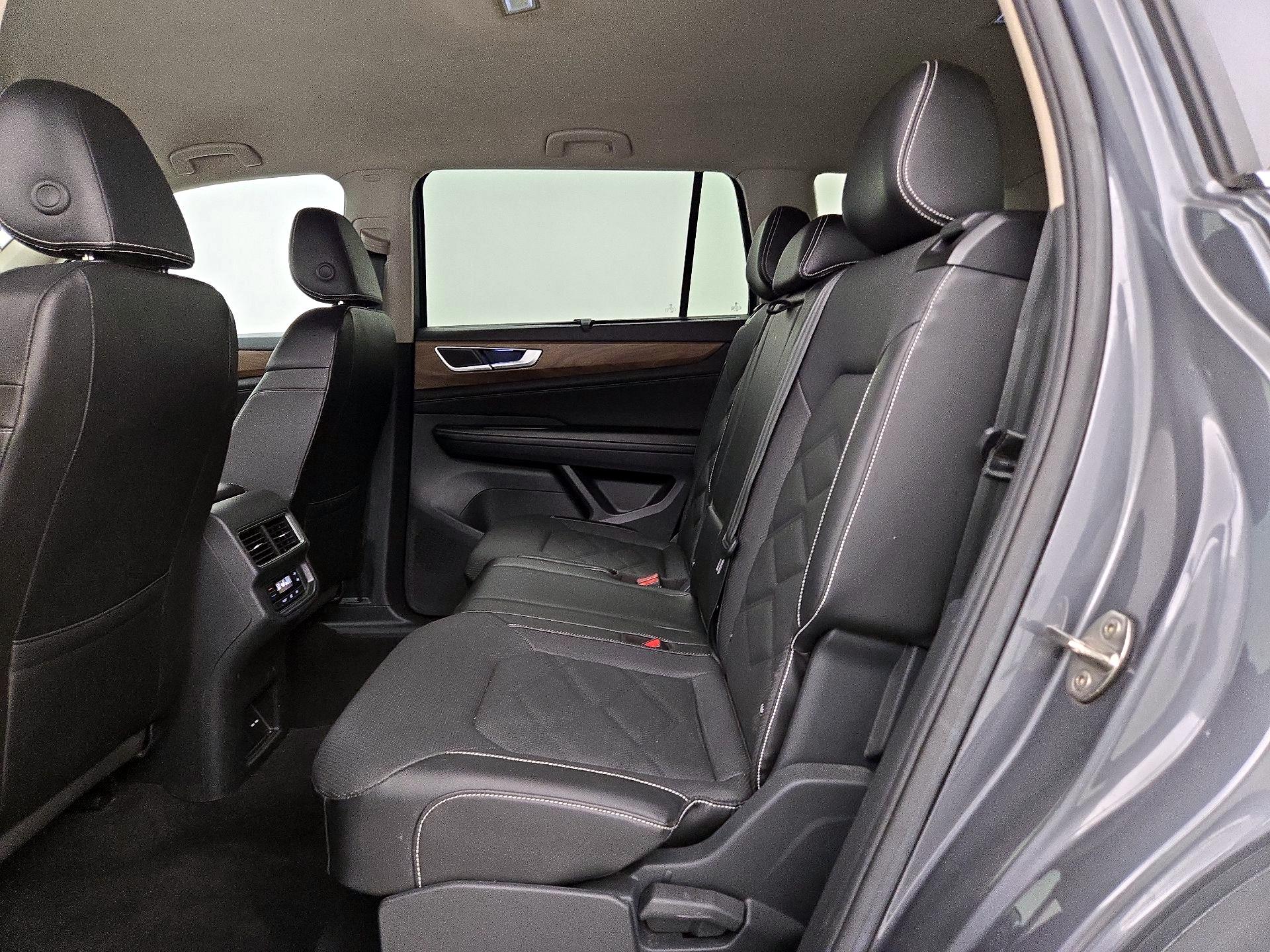 Thumbnail: 2024 Volkswagen Atlas - 18