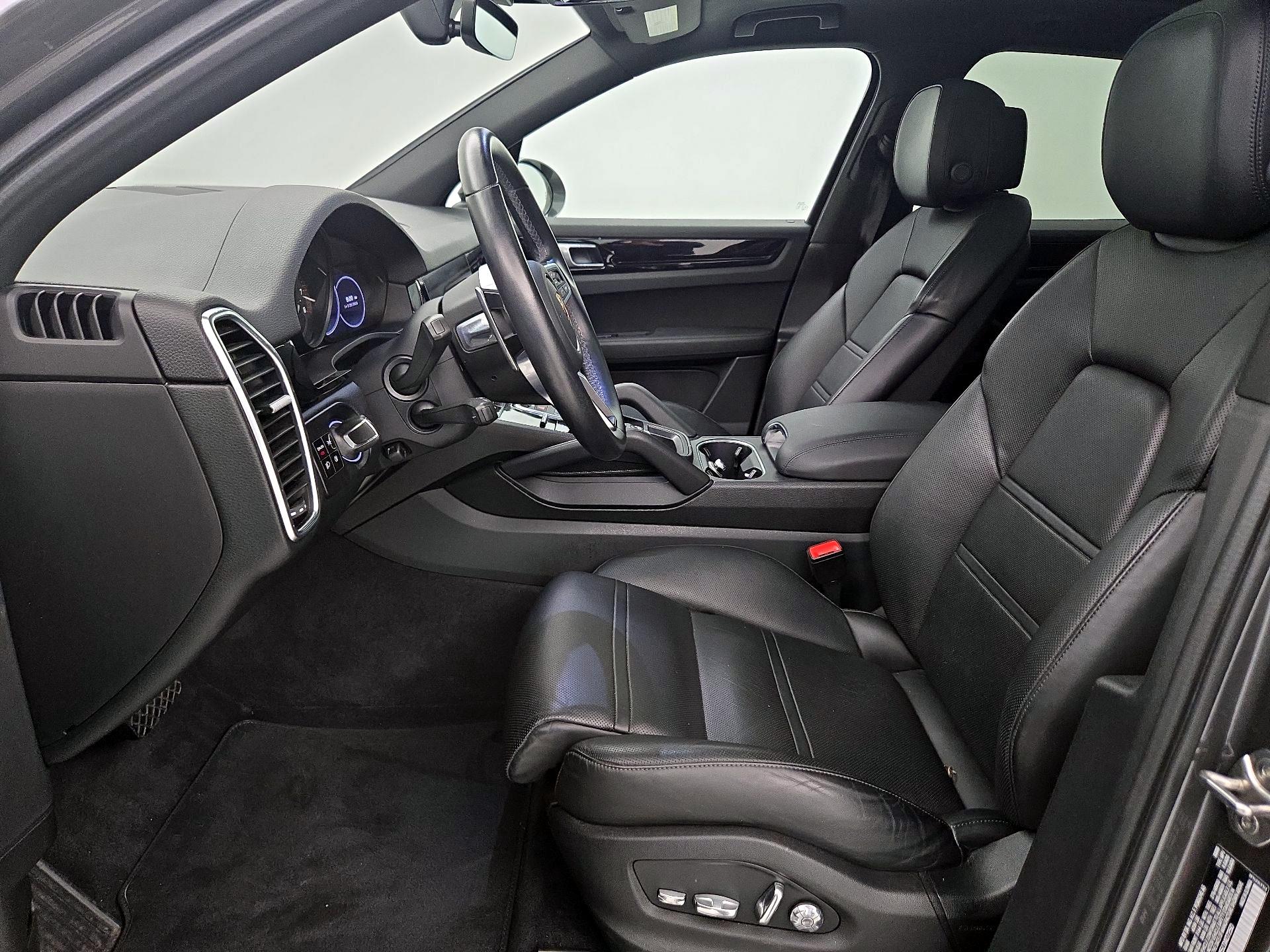 Thumbnail: 2020 Porsche Cayenne - 11