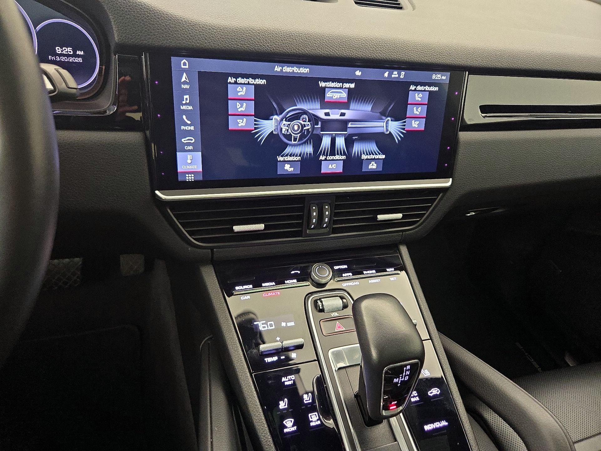 Thumbnail: 2020 Porsche Cayenne - 17