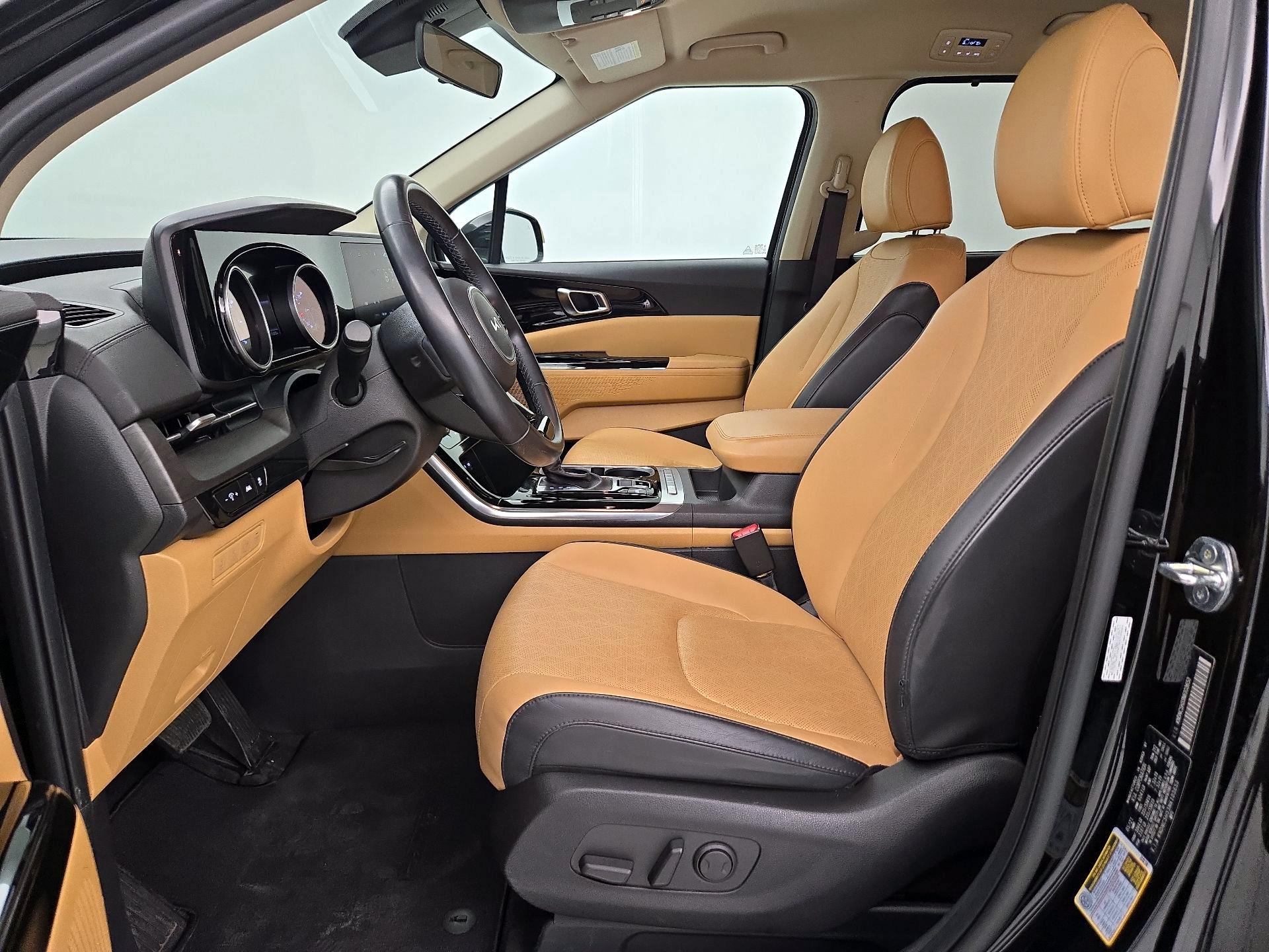 Thumbnail: 2022 Kia Carnival - 11