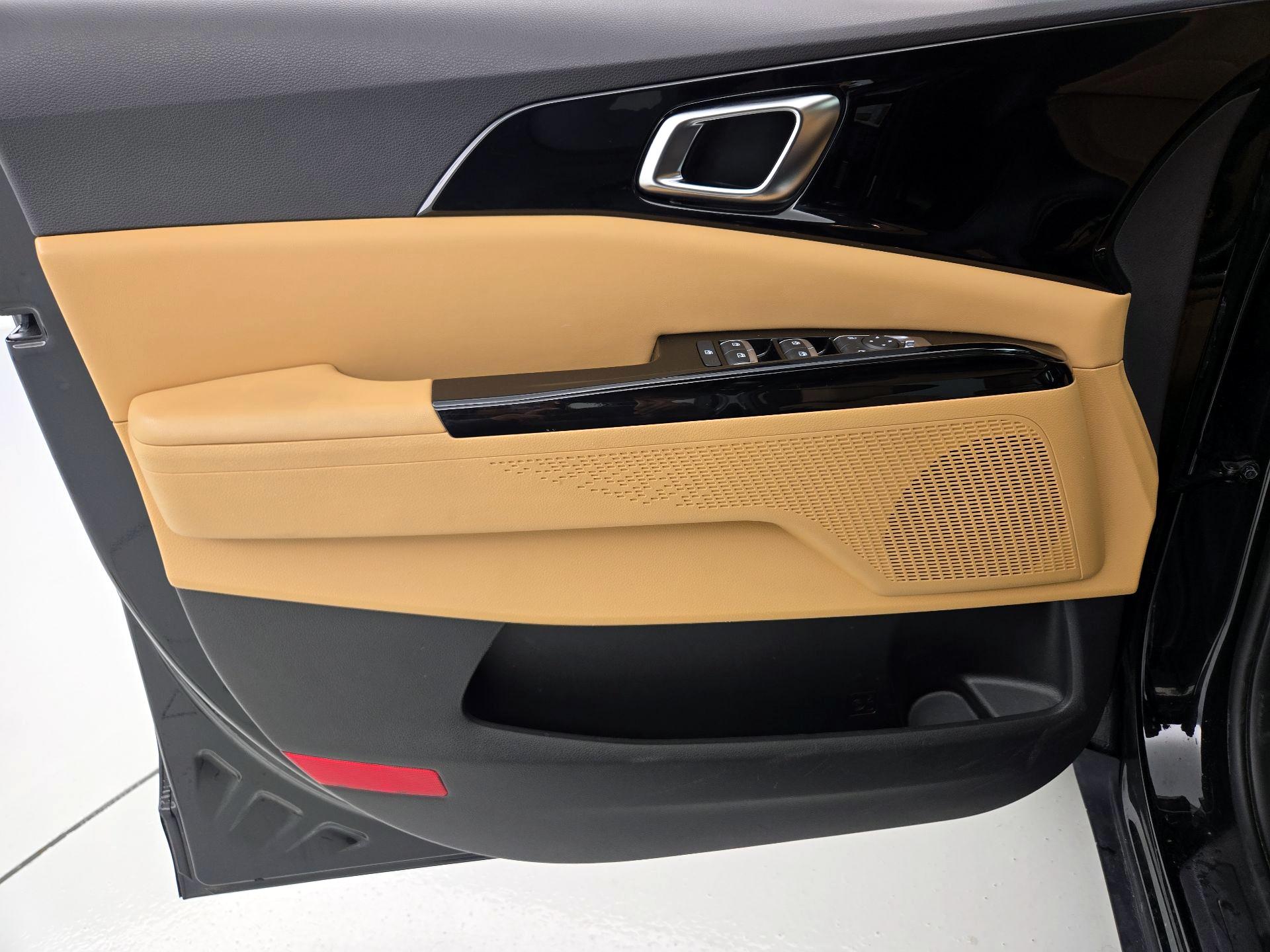 Thumbnail: 2022 Kia Carnival - 12