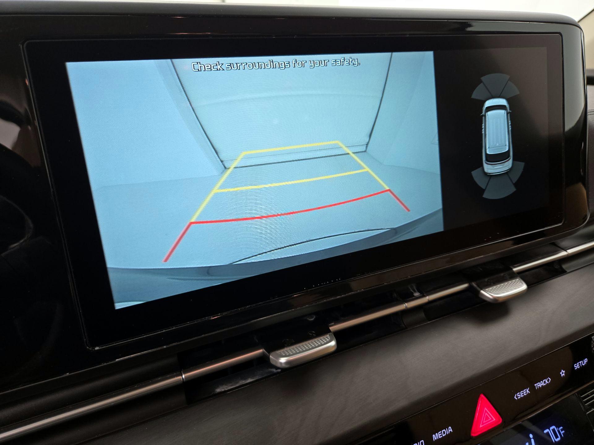 Thumbnail: 2022 Kia Carnival - 15