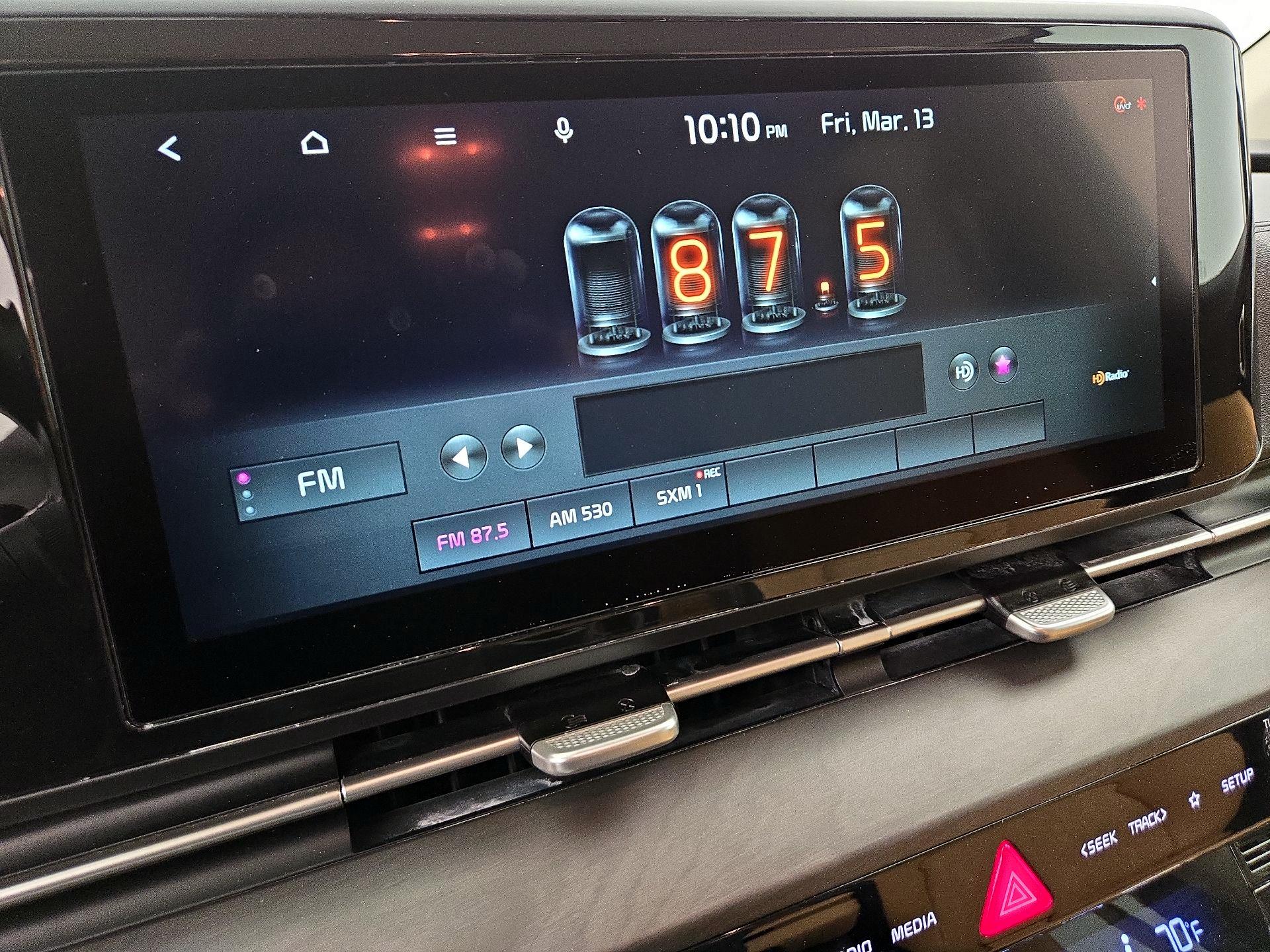 Thumbnail: 2022 Kia Carnival - 16