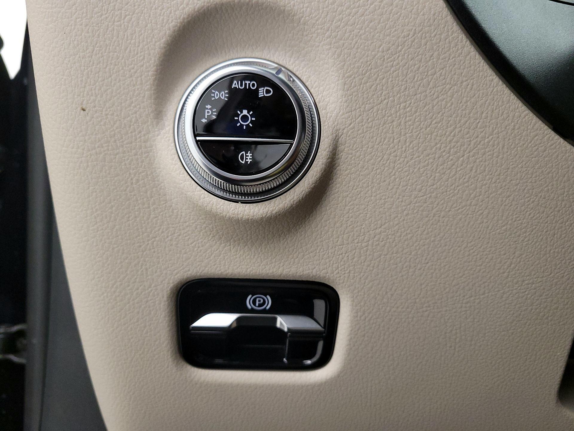 Thumbnail: 2022 Mercedes-Benz C-Class - 13