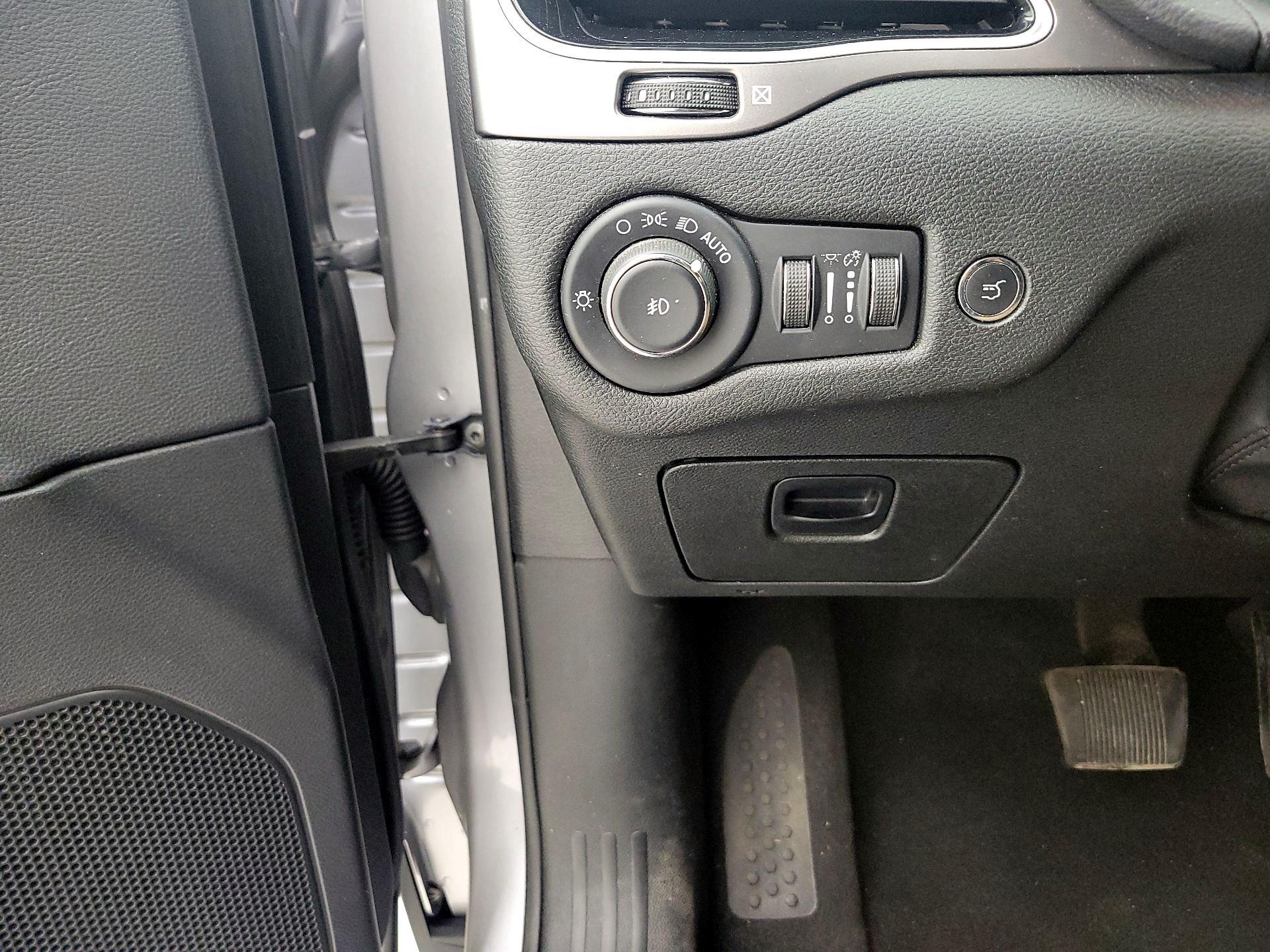 Thumbnail: 2022 Jeep Cherokee - 11