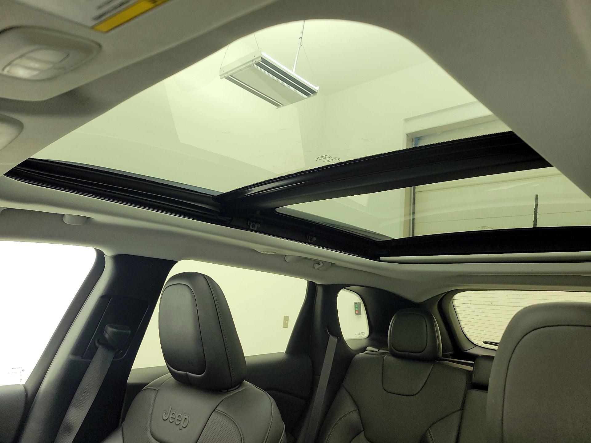 Thumbnail: 2022 Jeep Cherokee - 17